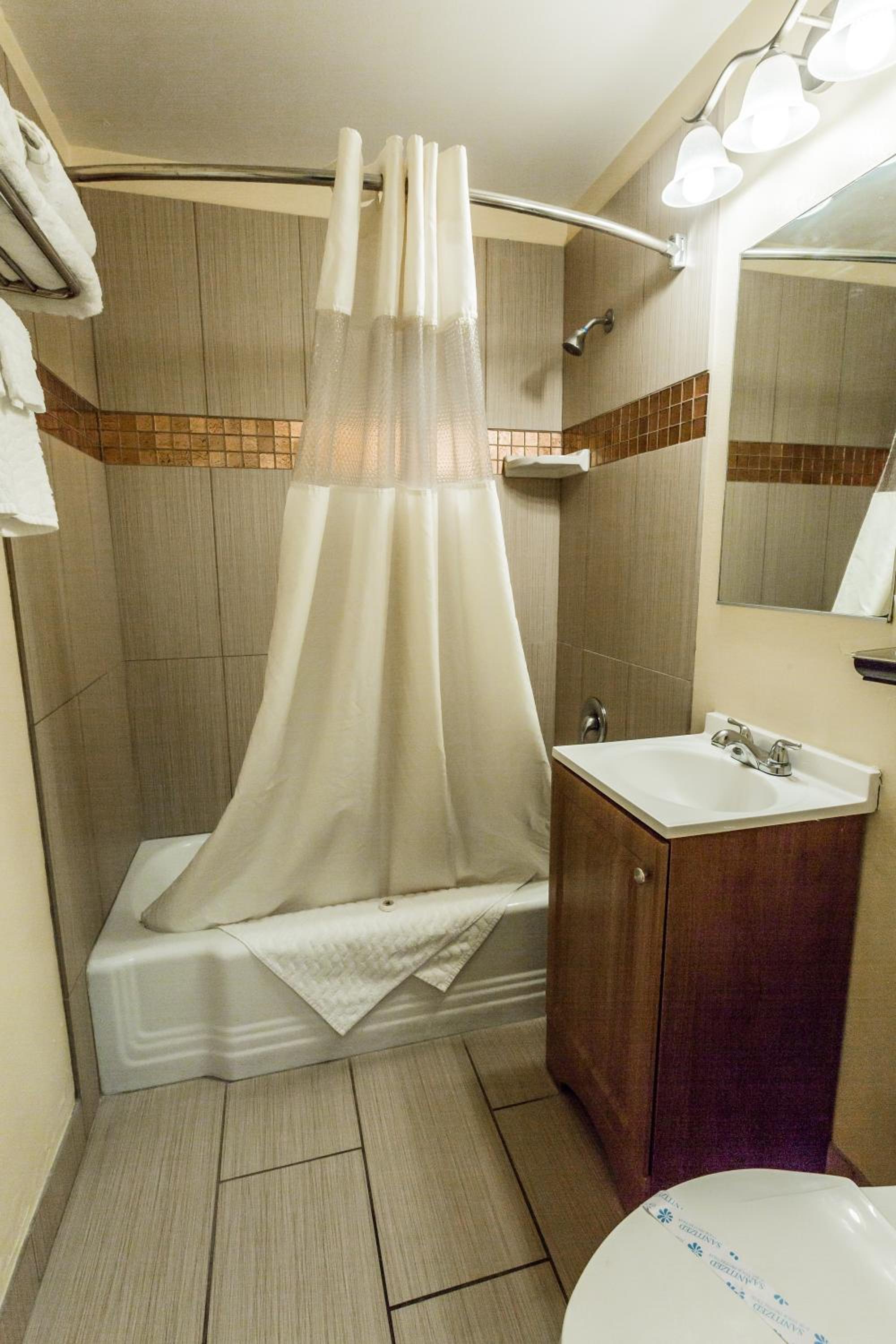 Medford Vacations - Budget Inn of America - Property Image 3
