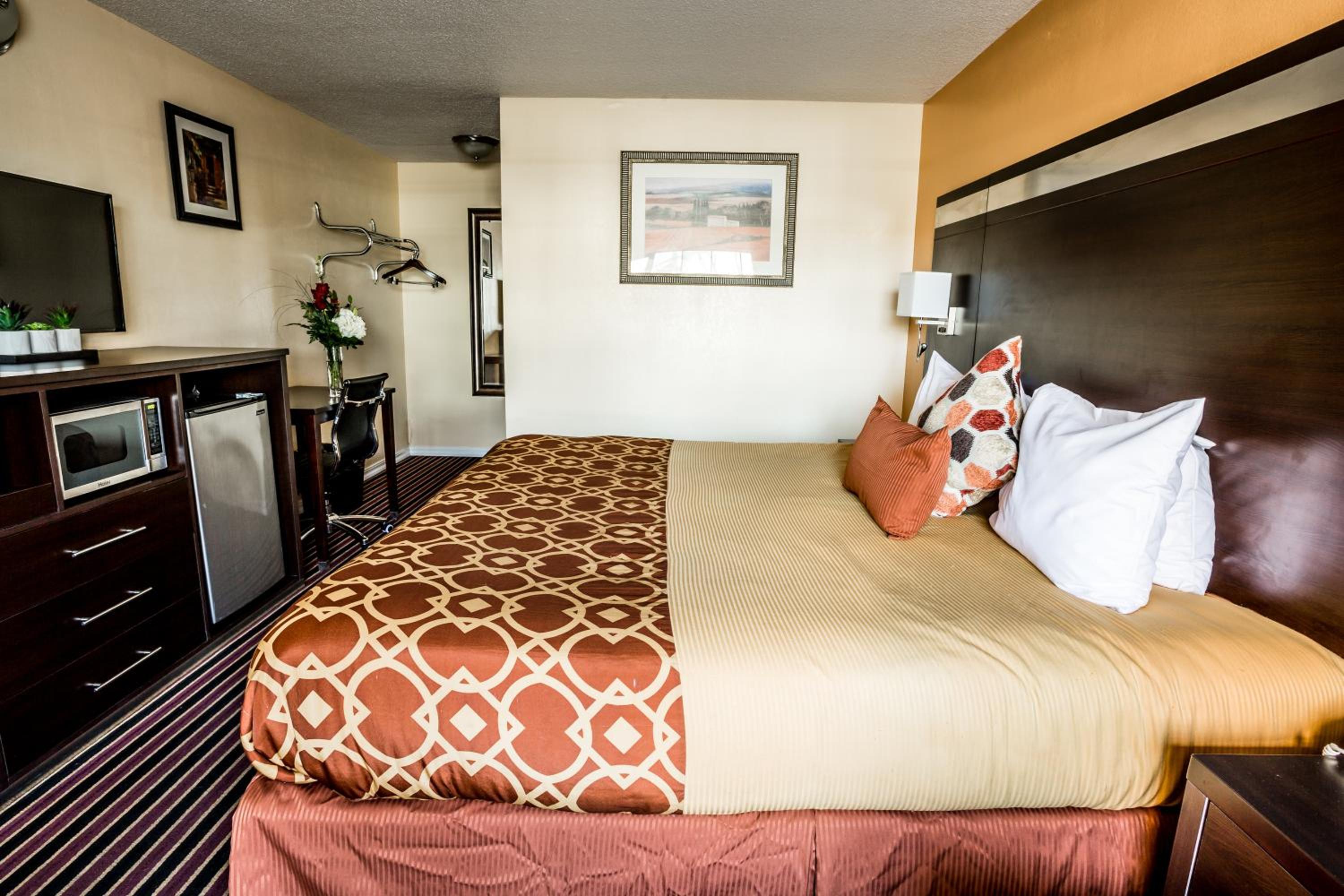 Medford Vacations - Budget Inn of America - Property Image 11