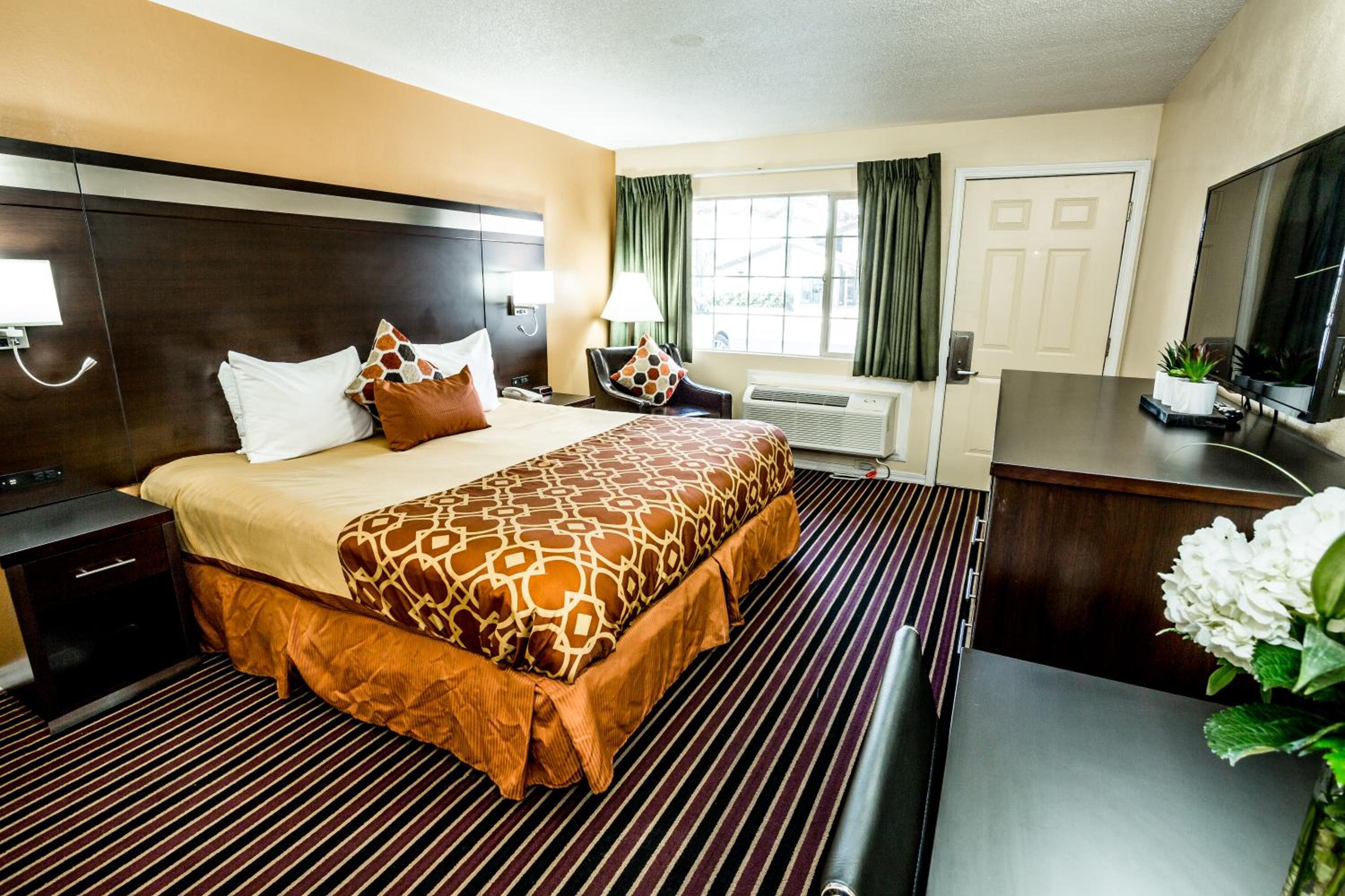Medford Vacations - Budget Inn of America - Property Image 10