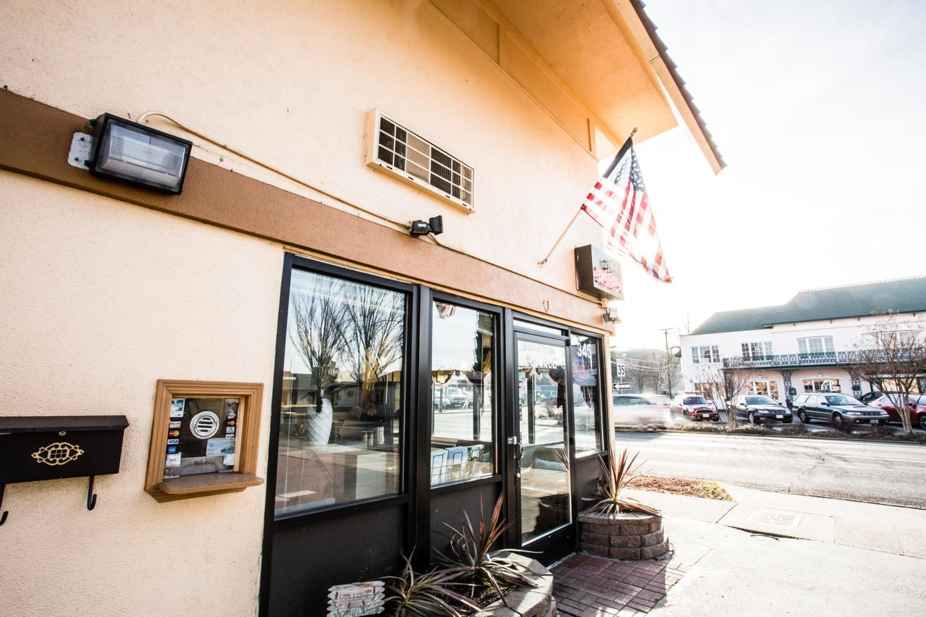 Medford Vacations - Budget Inn of America - Property Image 23