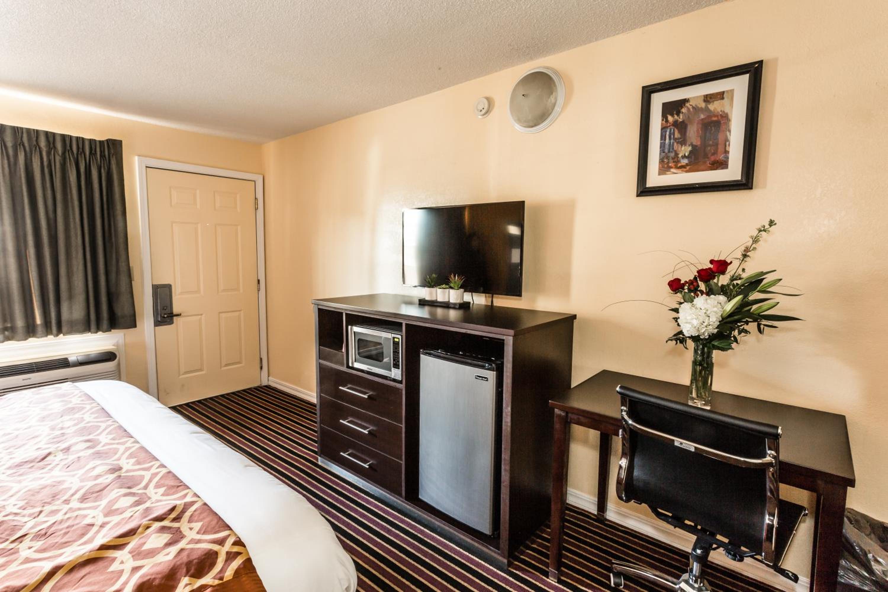 Medford Vacations - Budget Inn of America - Property Image 4