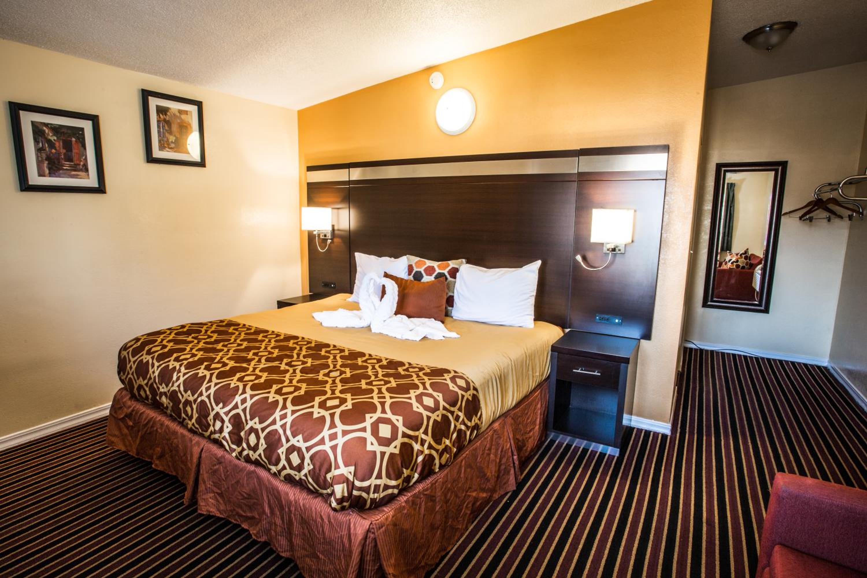 Medford Vacations - Budget Inn of America - Property Image 1