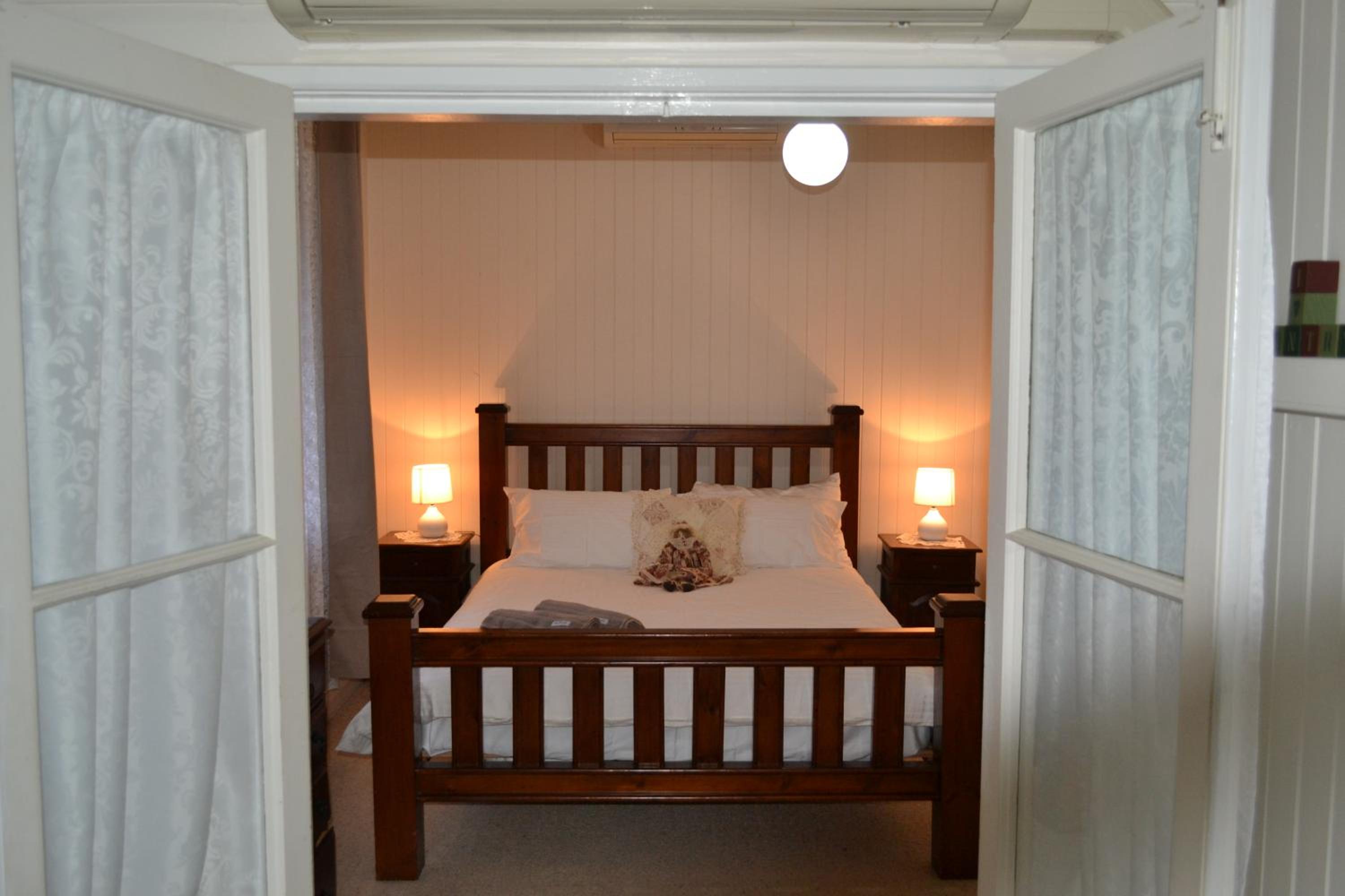 Cherry Blossom Cottage-with country charm and spa