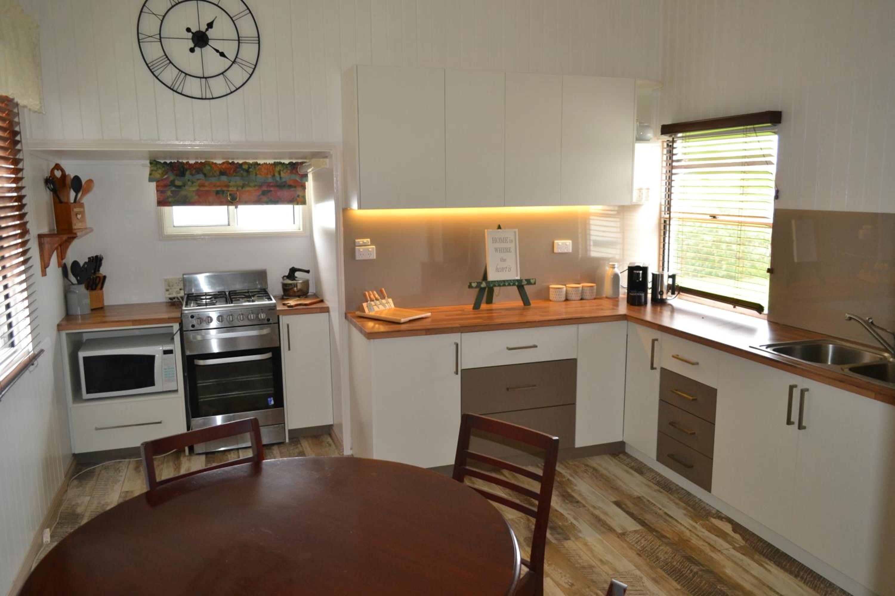 Cherry Blossom Cottage-with country charm and spa
