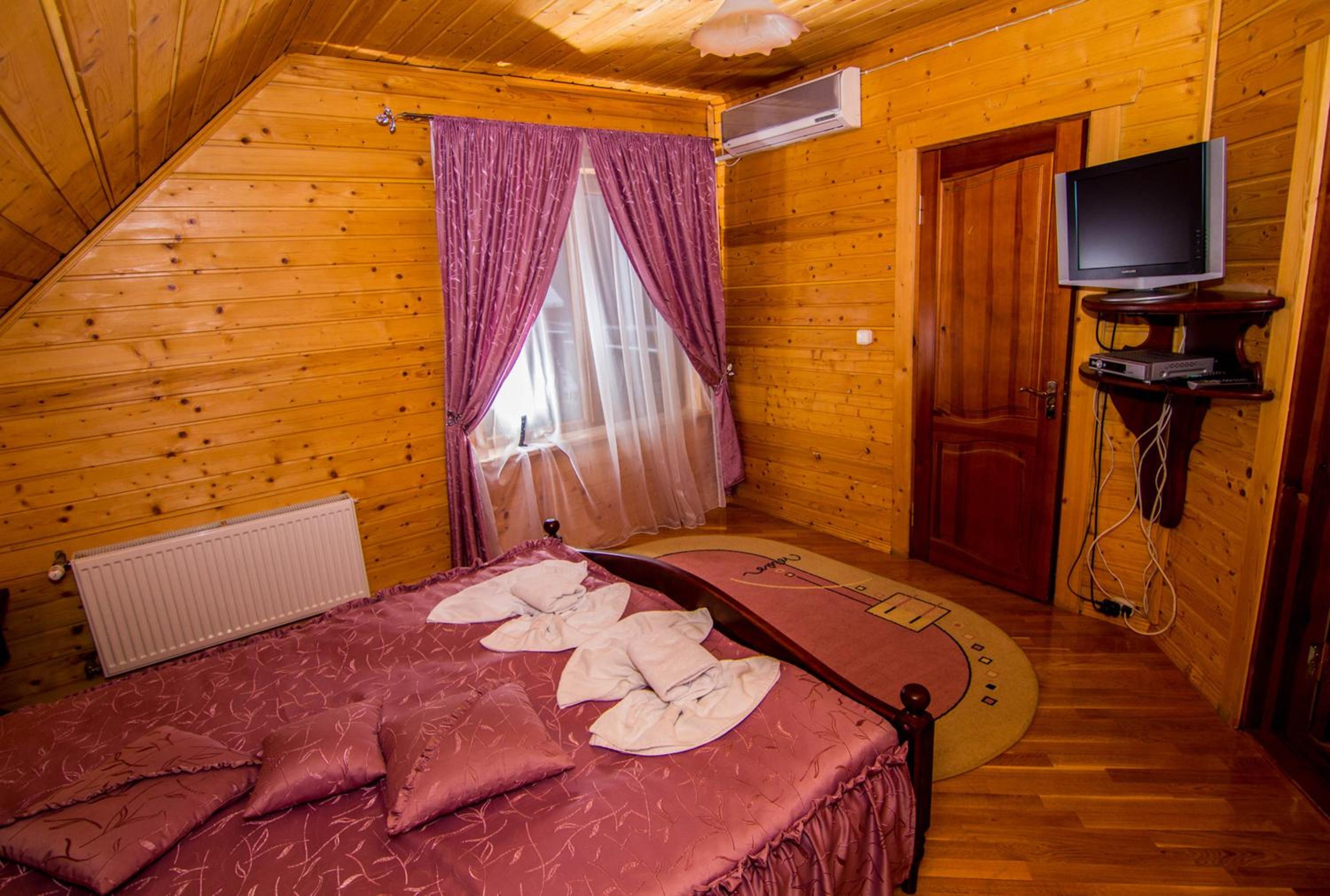 Hotel and restaurant complex Skolmo