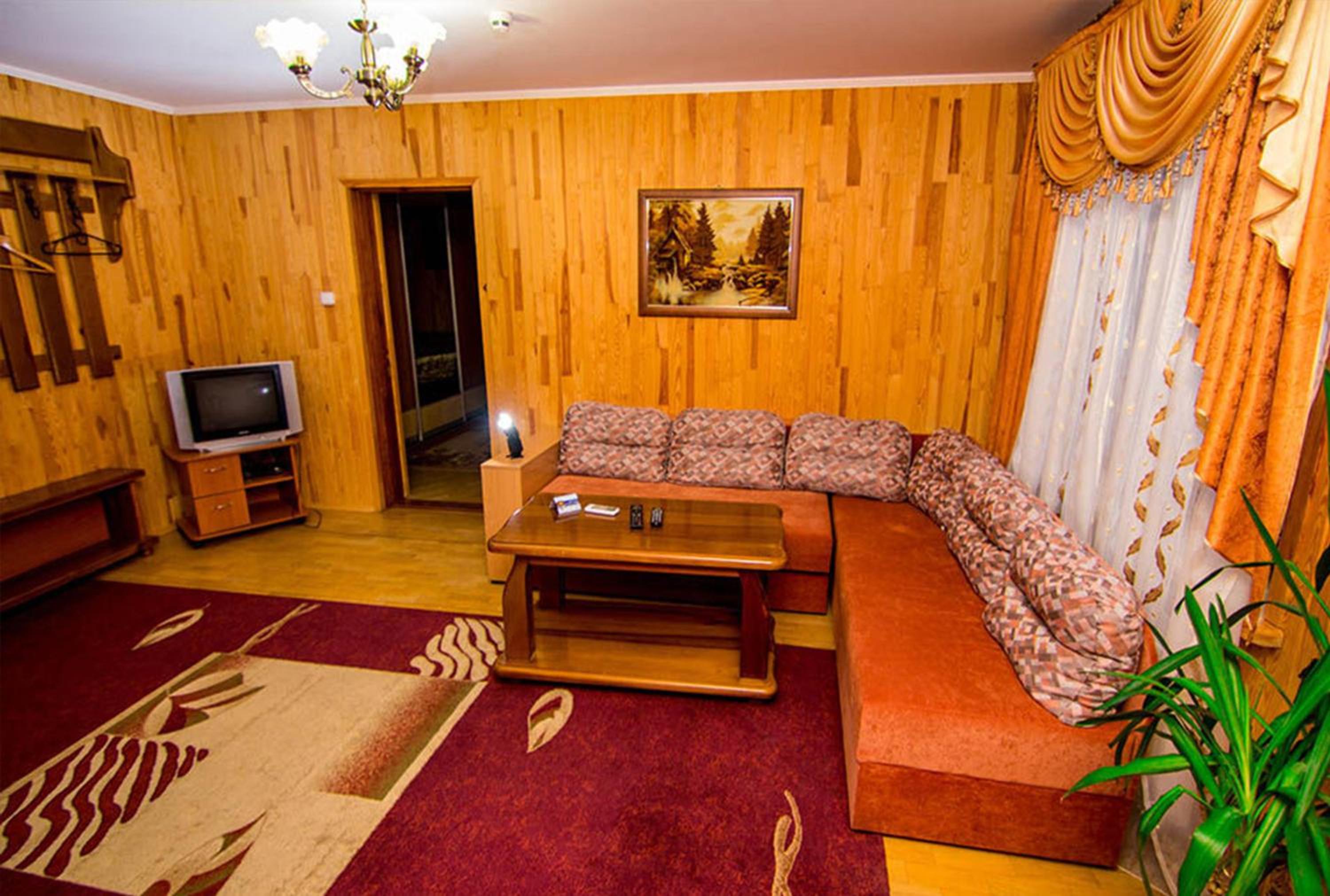 Hotel and restaurant complex Skolmo