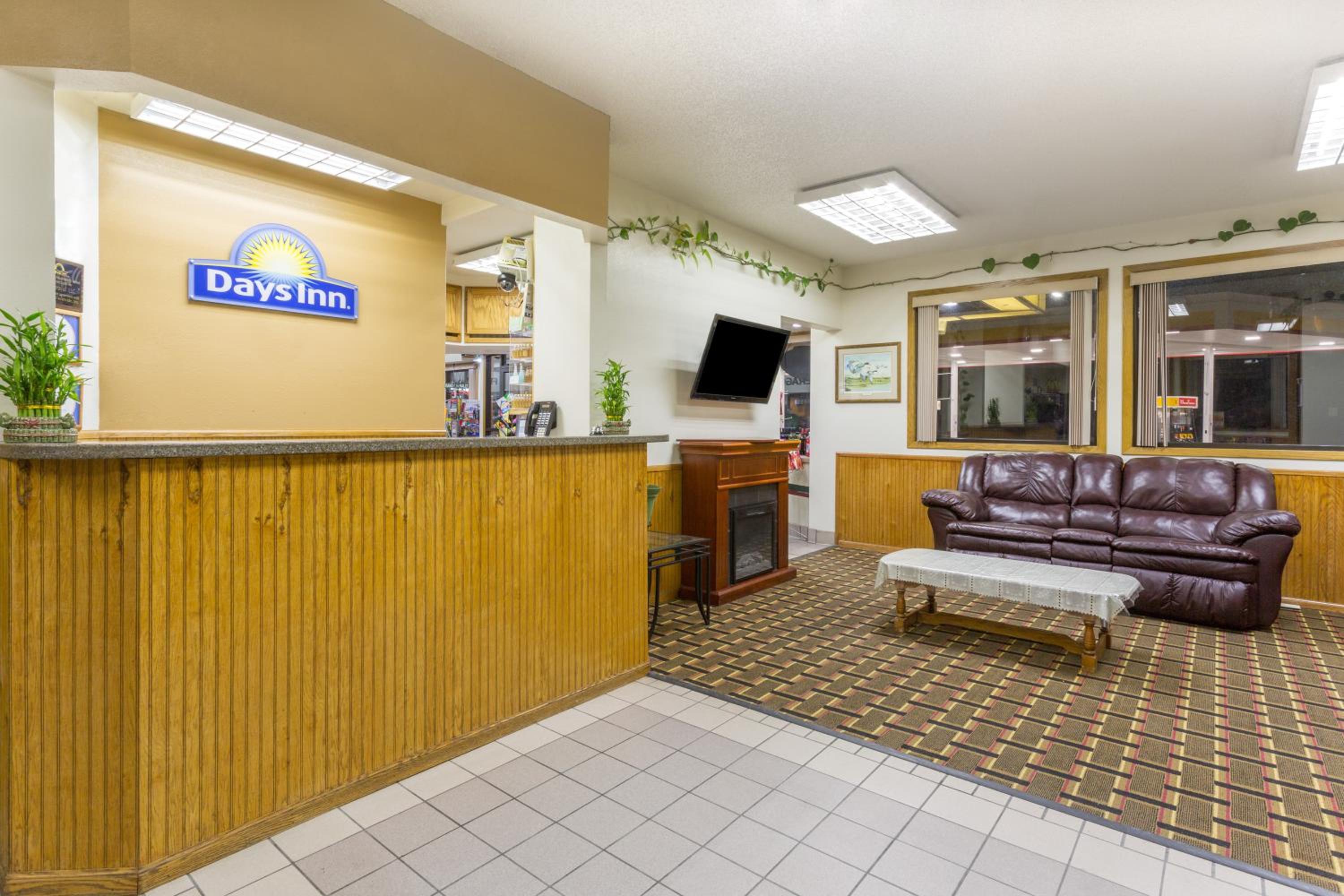 Ogallala Vacations - Days Inn by Wyndham Paxton - Property Image 2