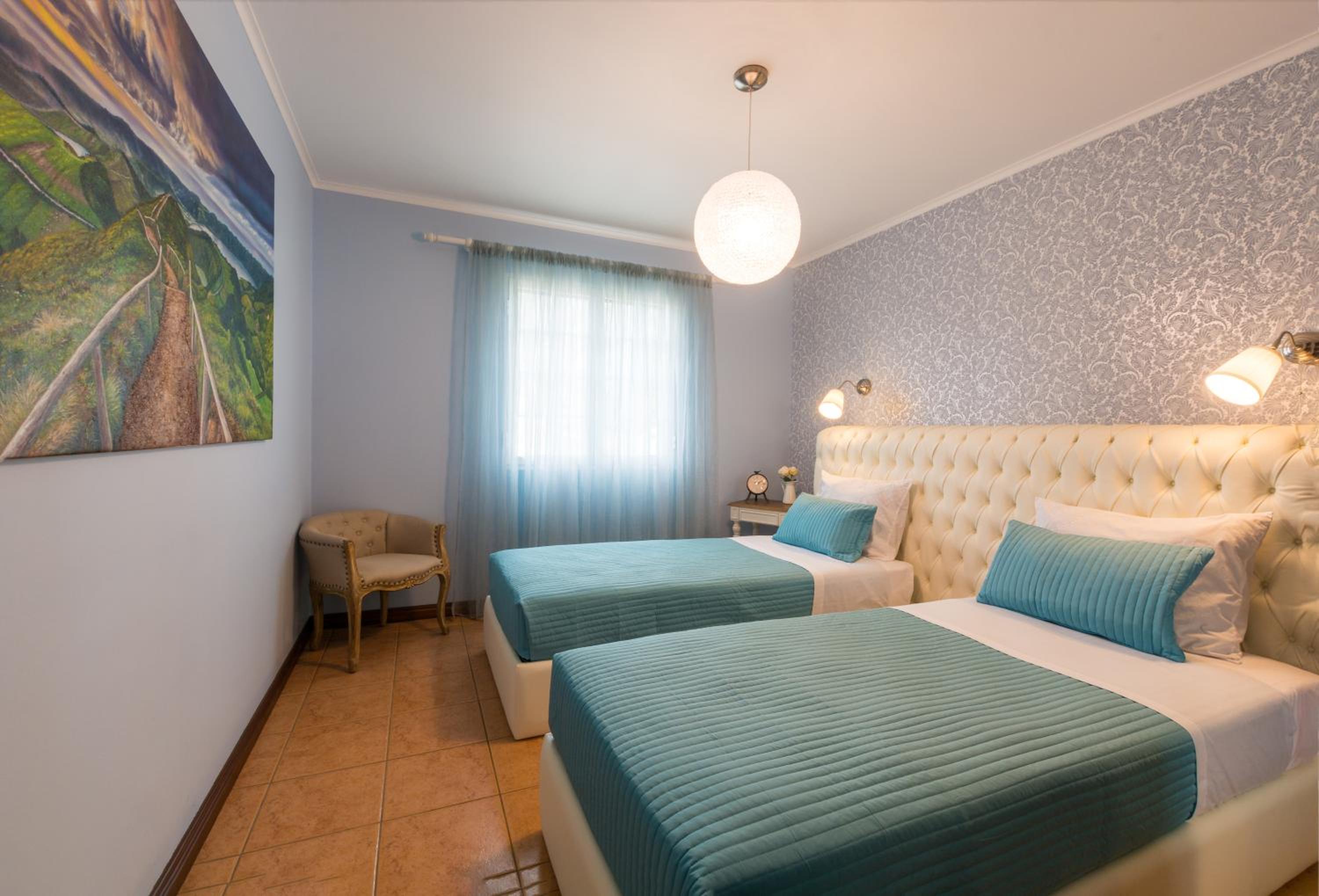 Azor Beach Lodge en Ponta Delgada — hotel room
