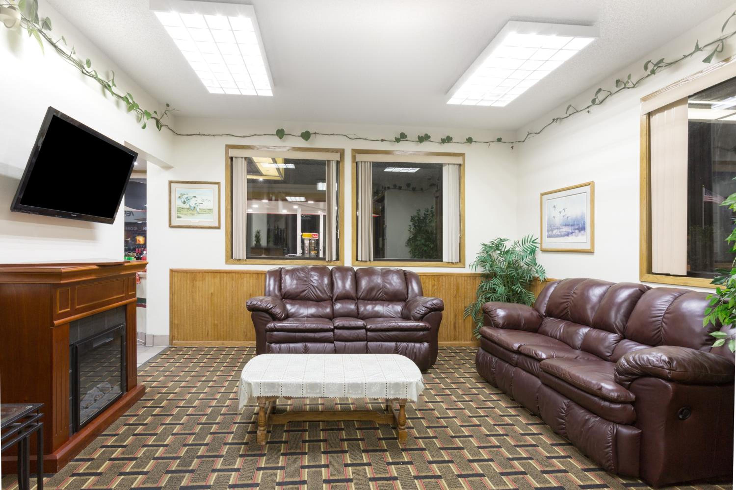 Ogallala Vacations - Days Inn by Wyndham Paxton - Property Image 3