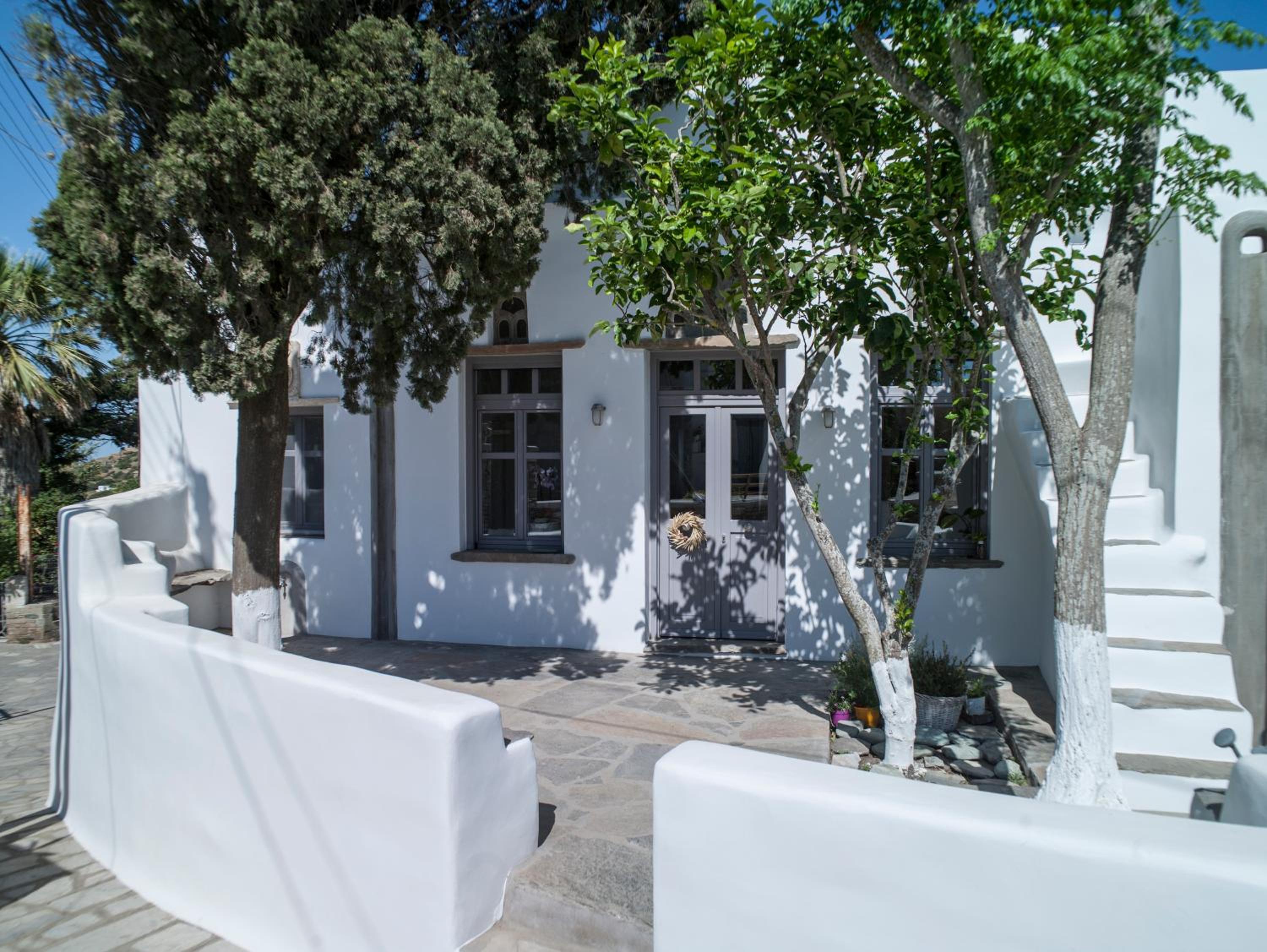 Tutti Blu Tinos Living Space view 5