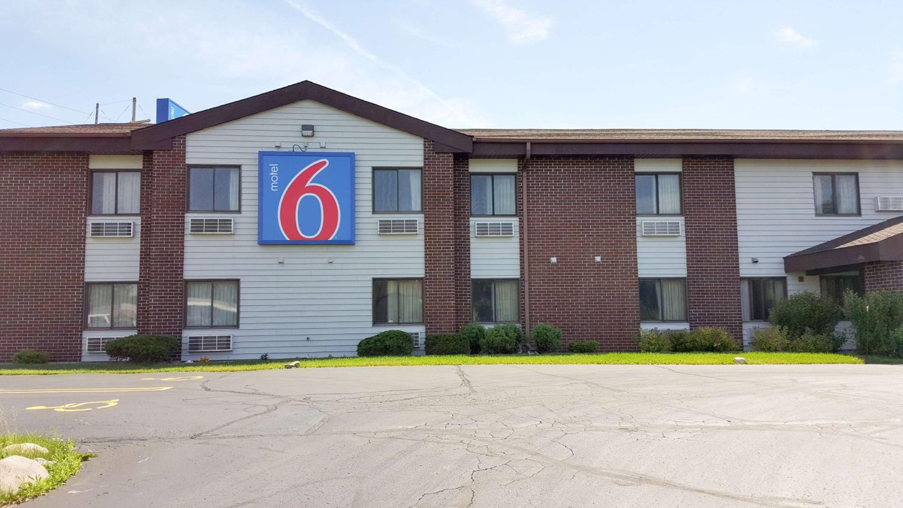 Motel 6-Saukville, WI view 3