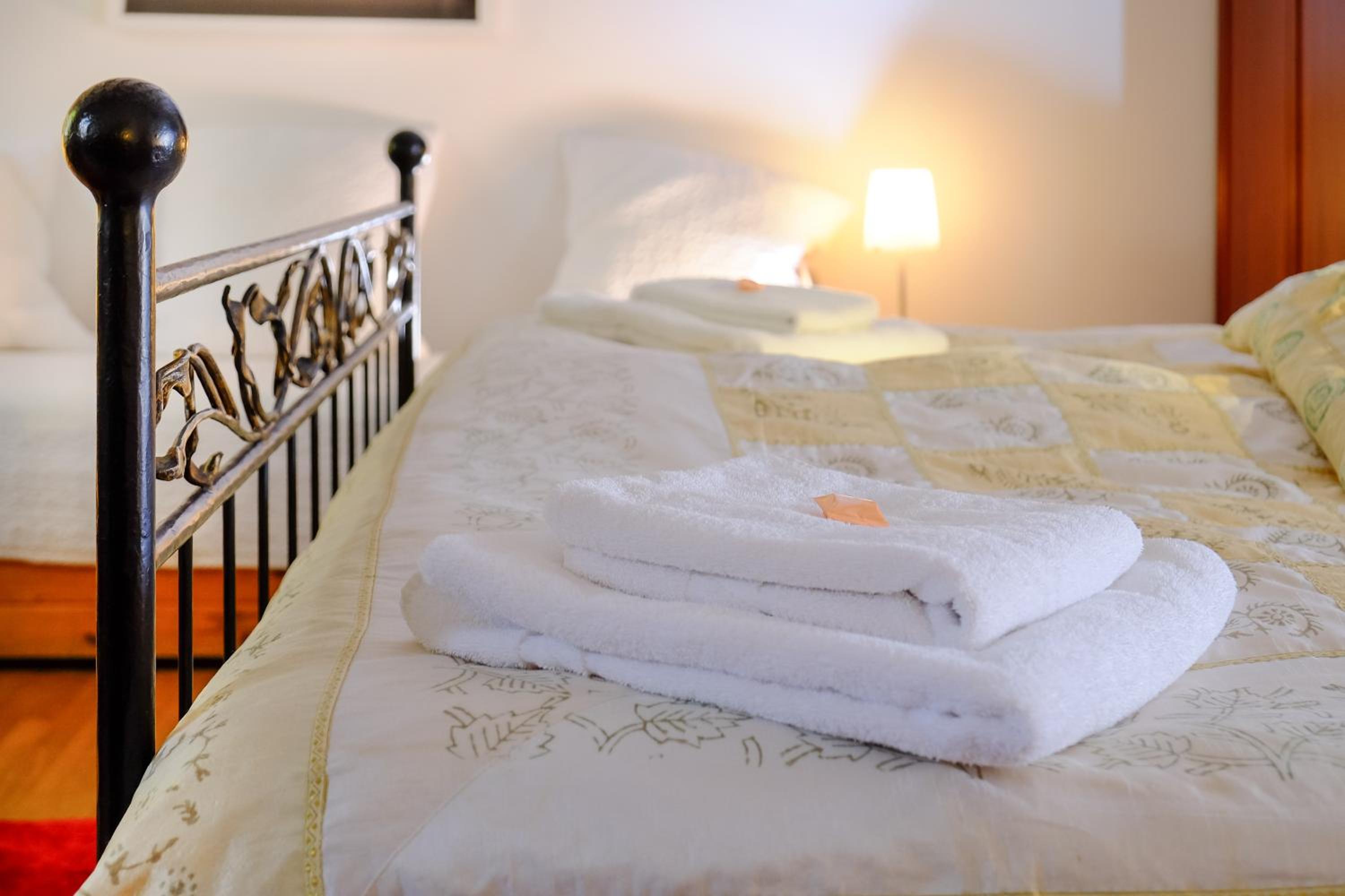 Rhein River Guesthouse - direkt am Rhein