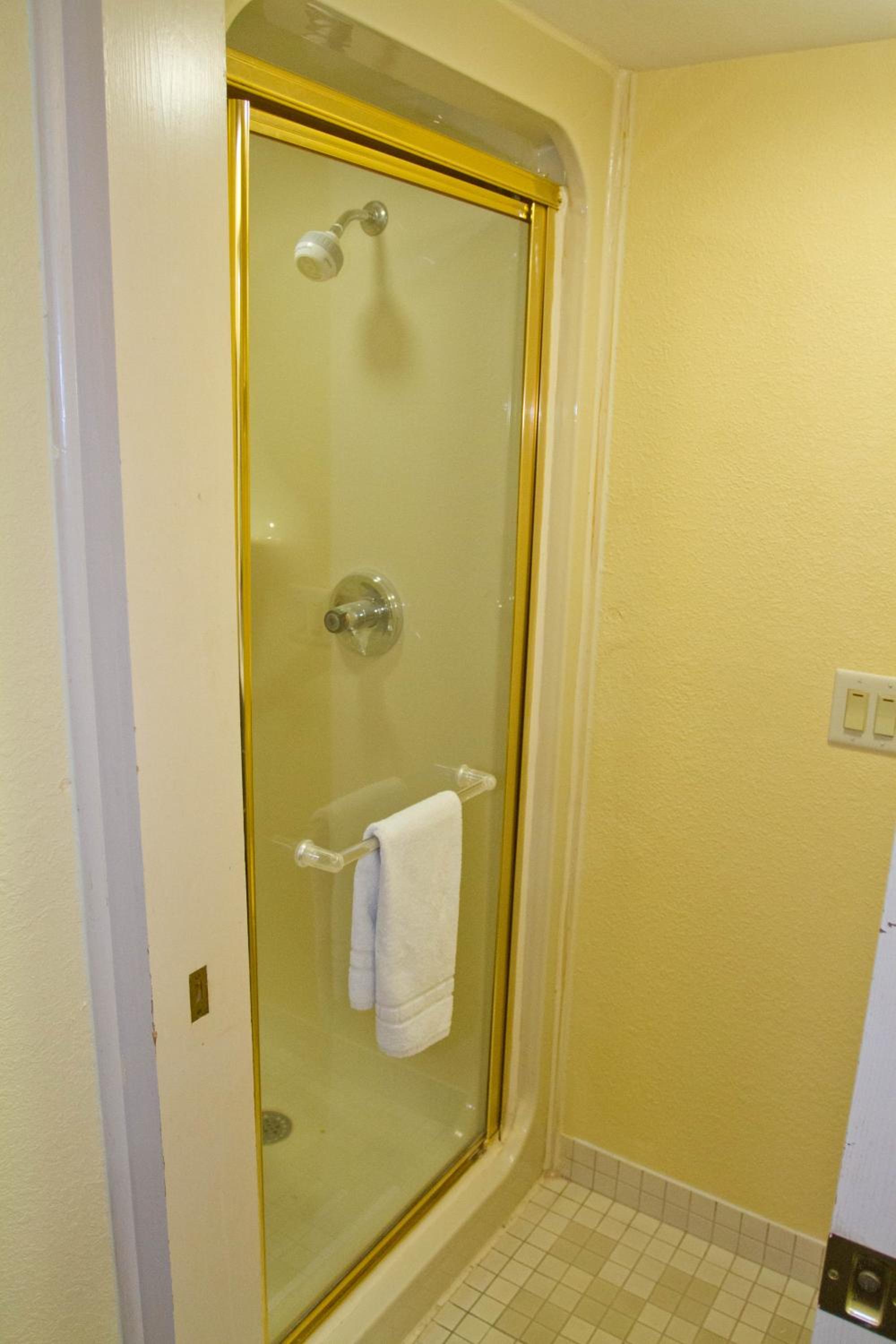Days Inn by Wyndham Blue Springs - Property Image 6