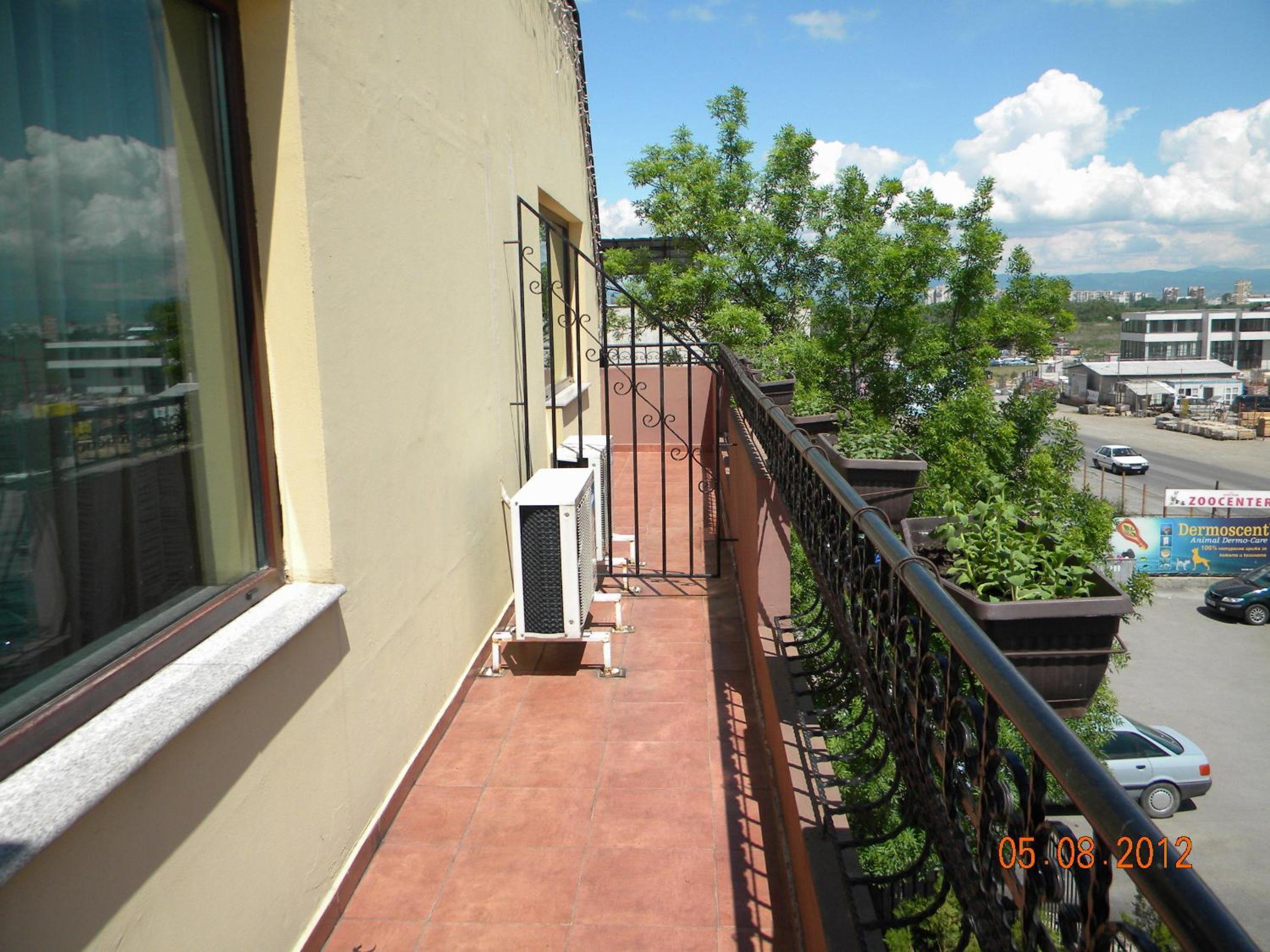 balcony