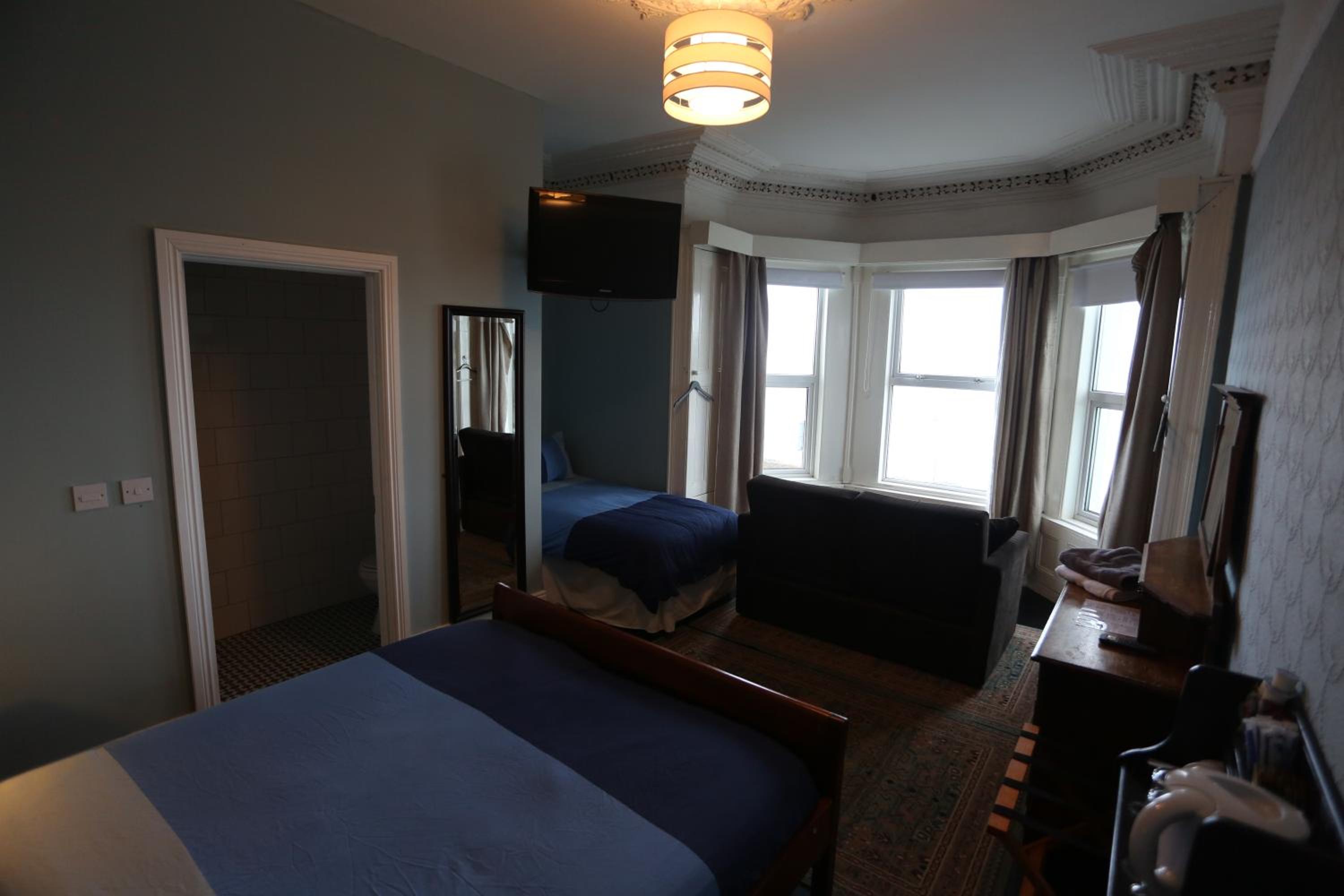 Rolling Wave Guesthouse