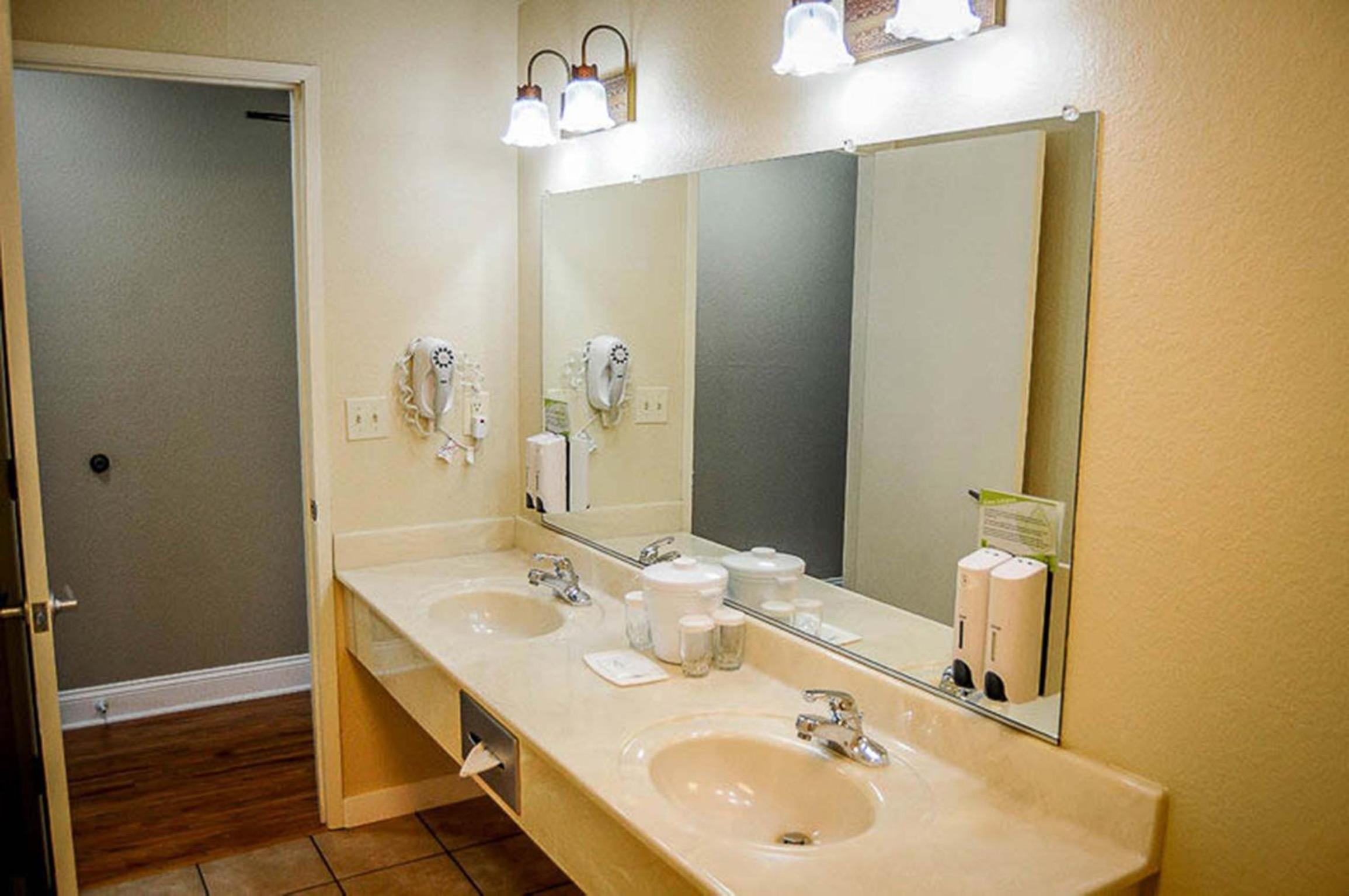 Ashland Vacations - Stratford Inn - Property Image 24