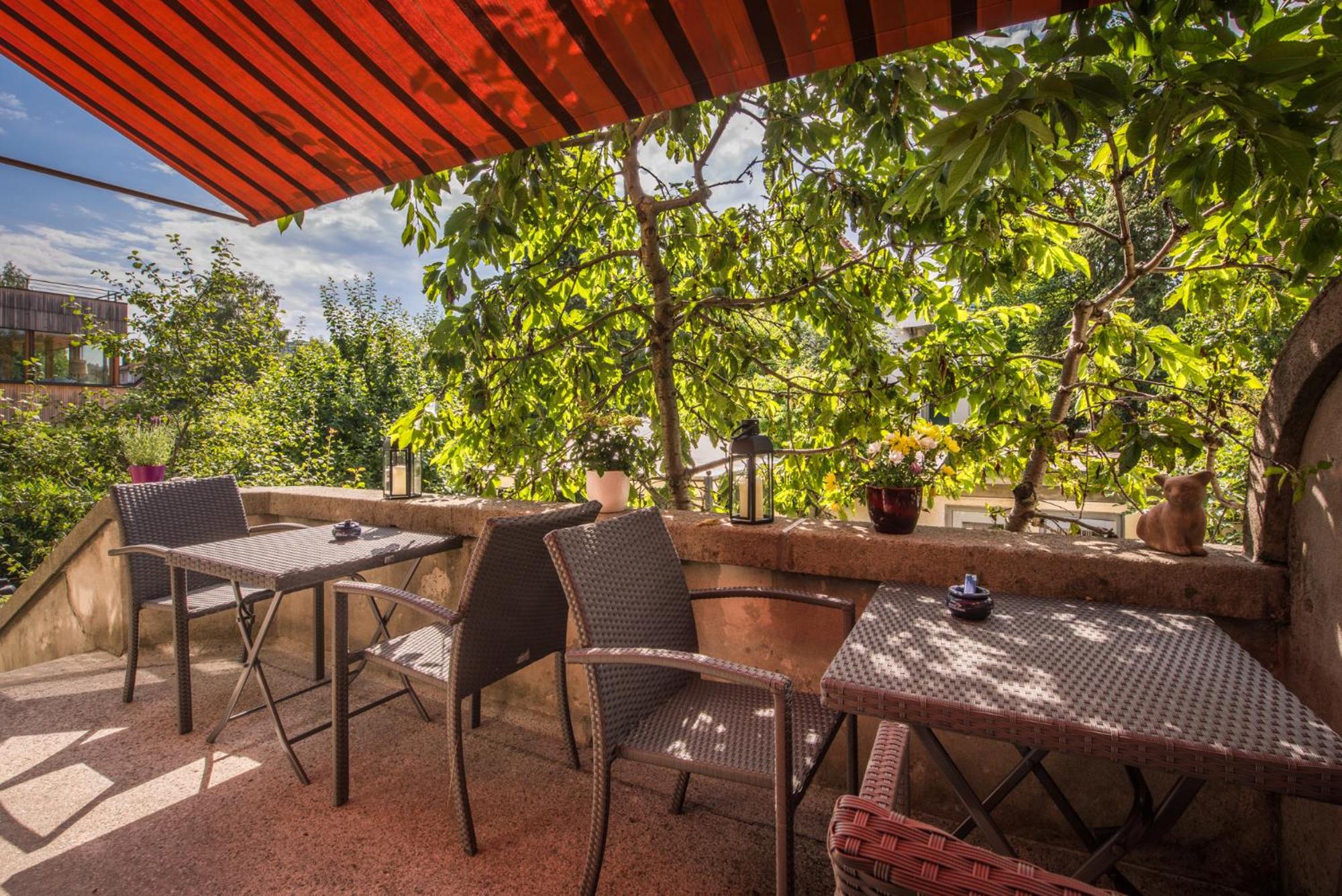 Max Aviation Villa & Apartments