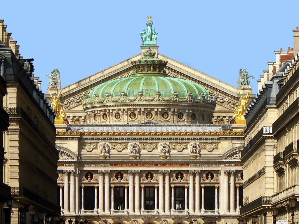 Opera Louvre Holiday Apartment