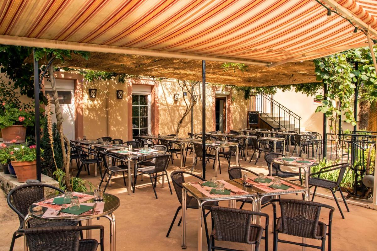 restaurant