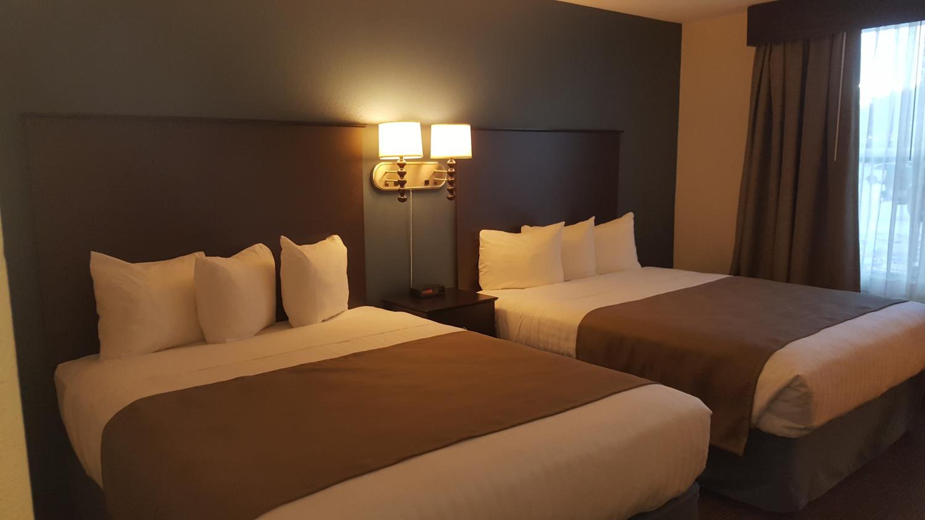 AmericInn & Suites Burnsville, MN