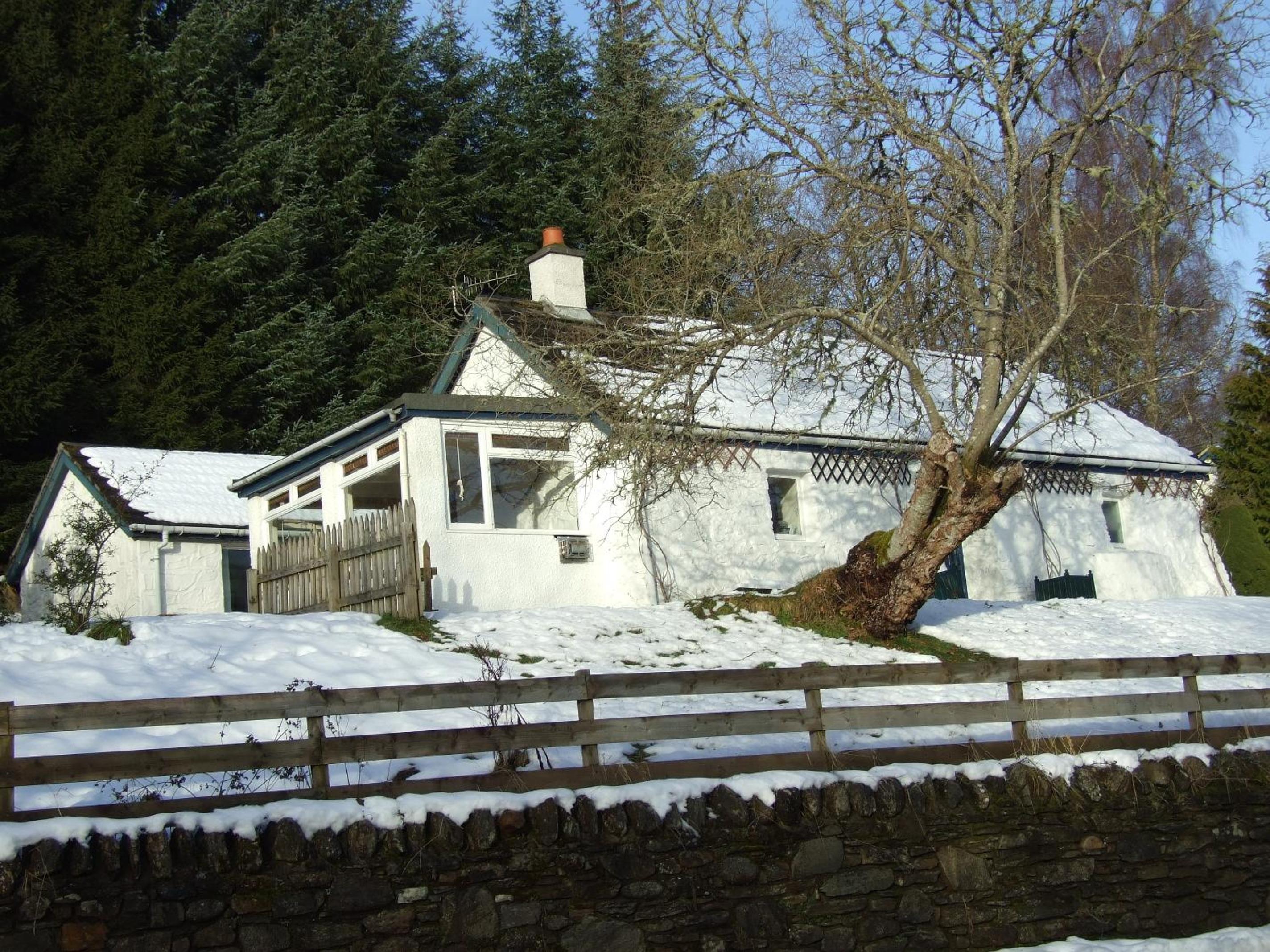Craignavie Cottage view 3