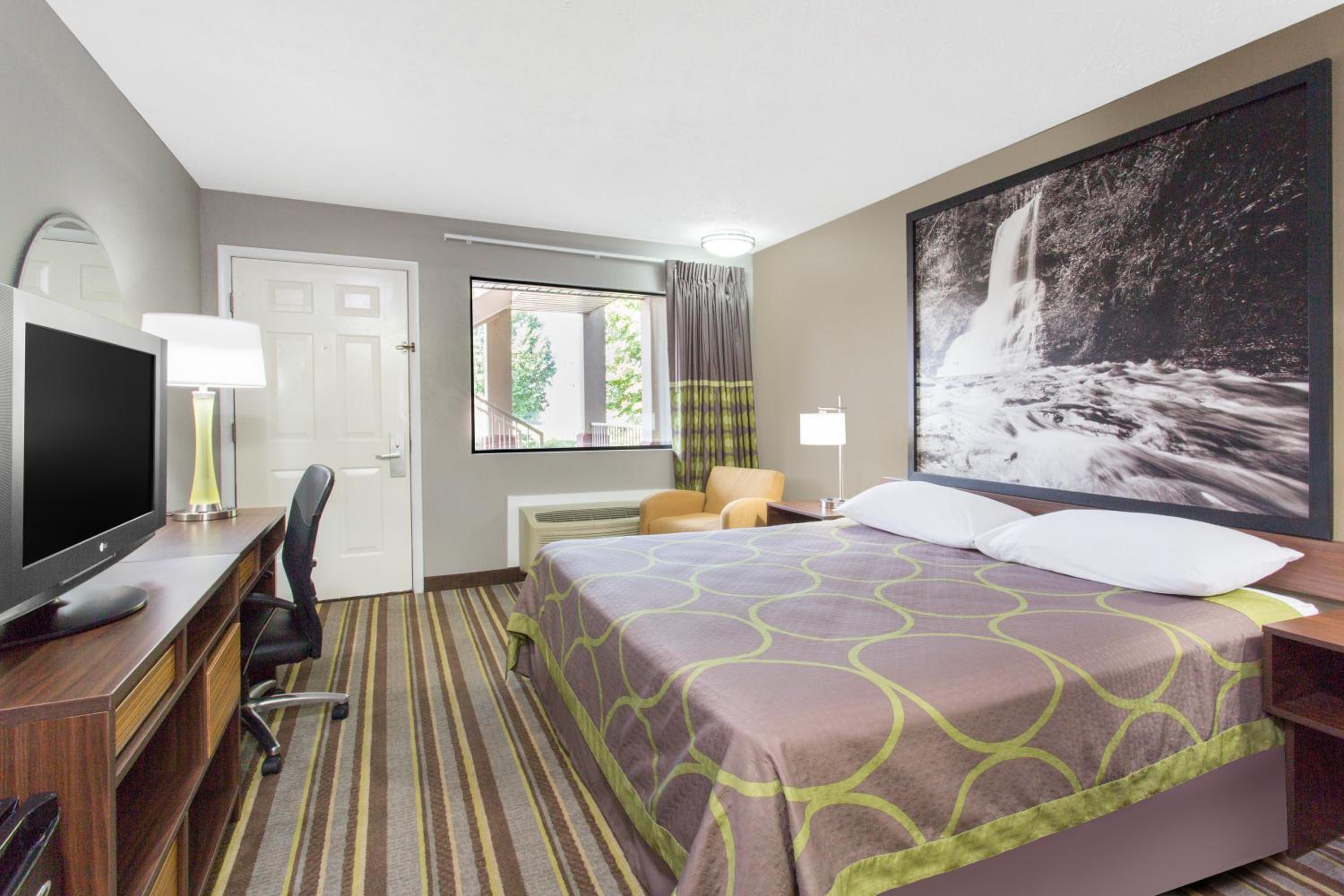 Wytheville Vacations - Super 8 by Wyndham Wytheville - Property Image 32