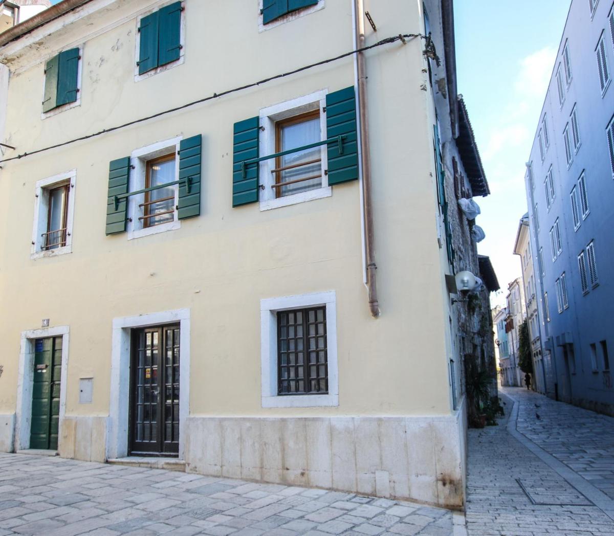 Apartment Old Town Square view 2