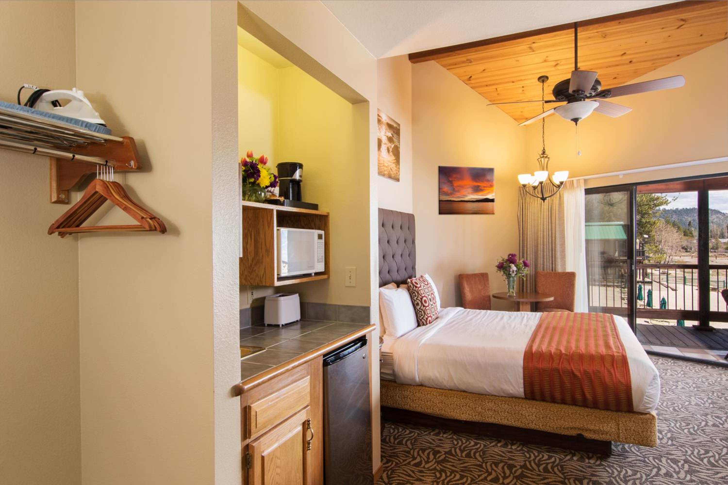 Mourelatos Lakeshore Resort - Property Image 15