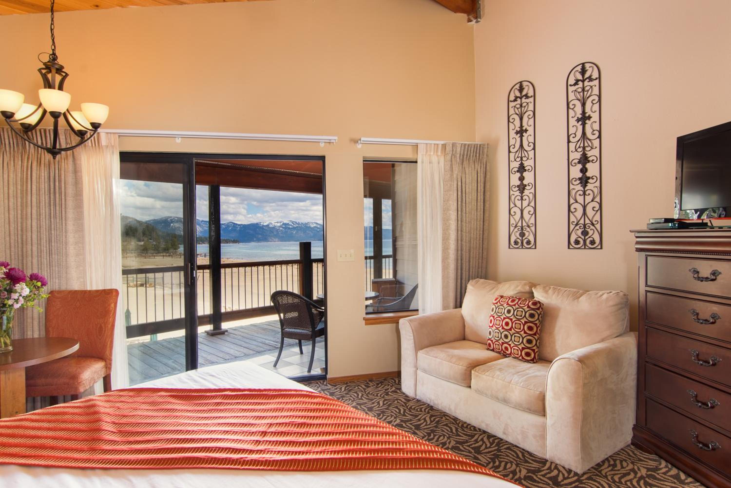 Mourelatos Lakeshore Resort - Property Image 1