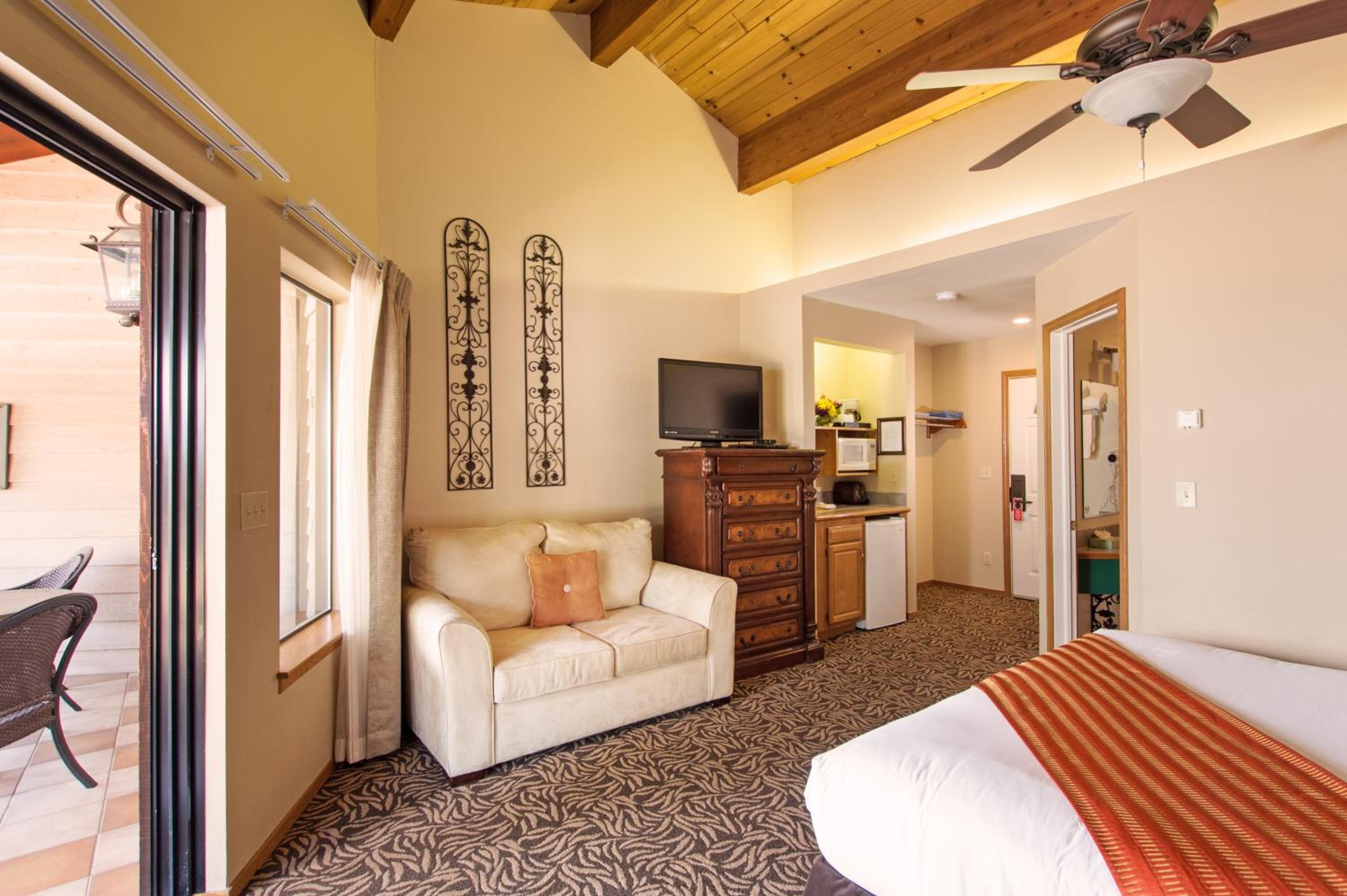 Mourelatos Lakeshore Resort - Property Image 31
