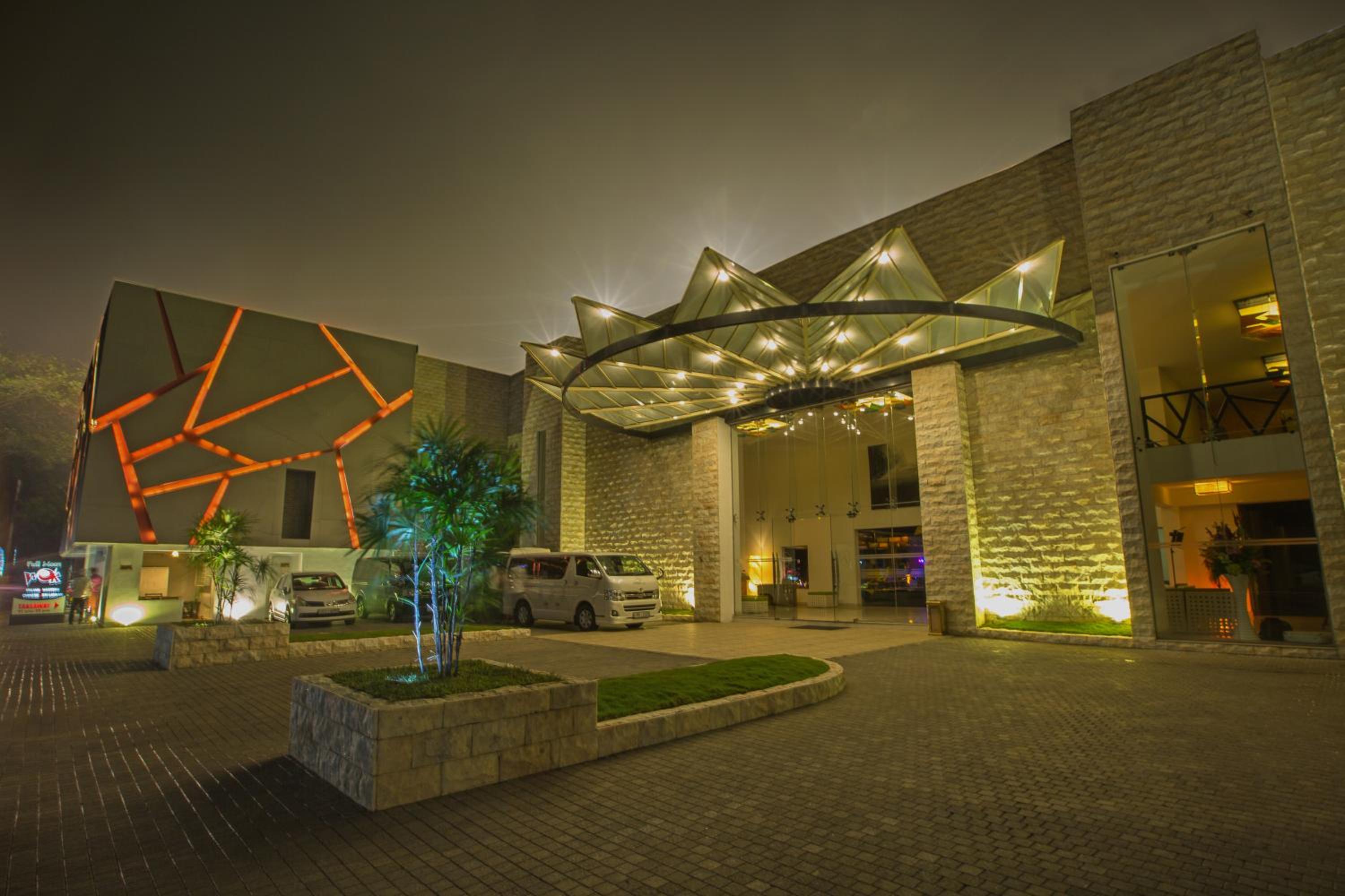 Avenra Beach Hikkaduwa