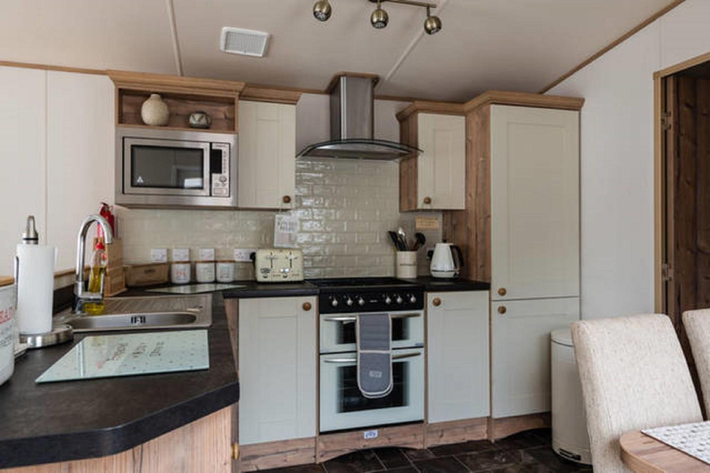 Dunroamin Lodge view 5