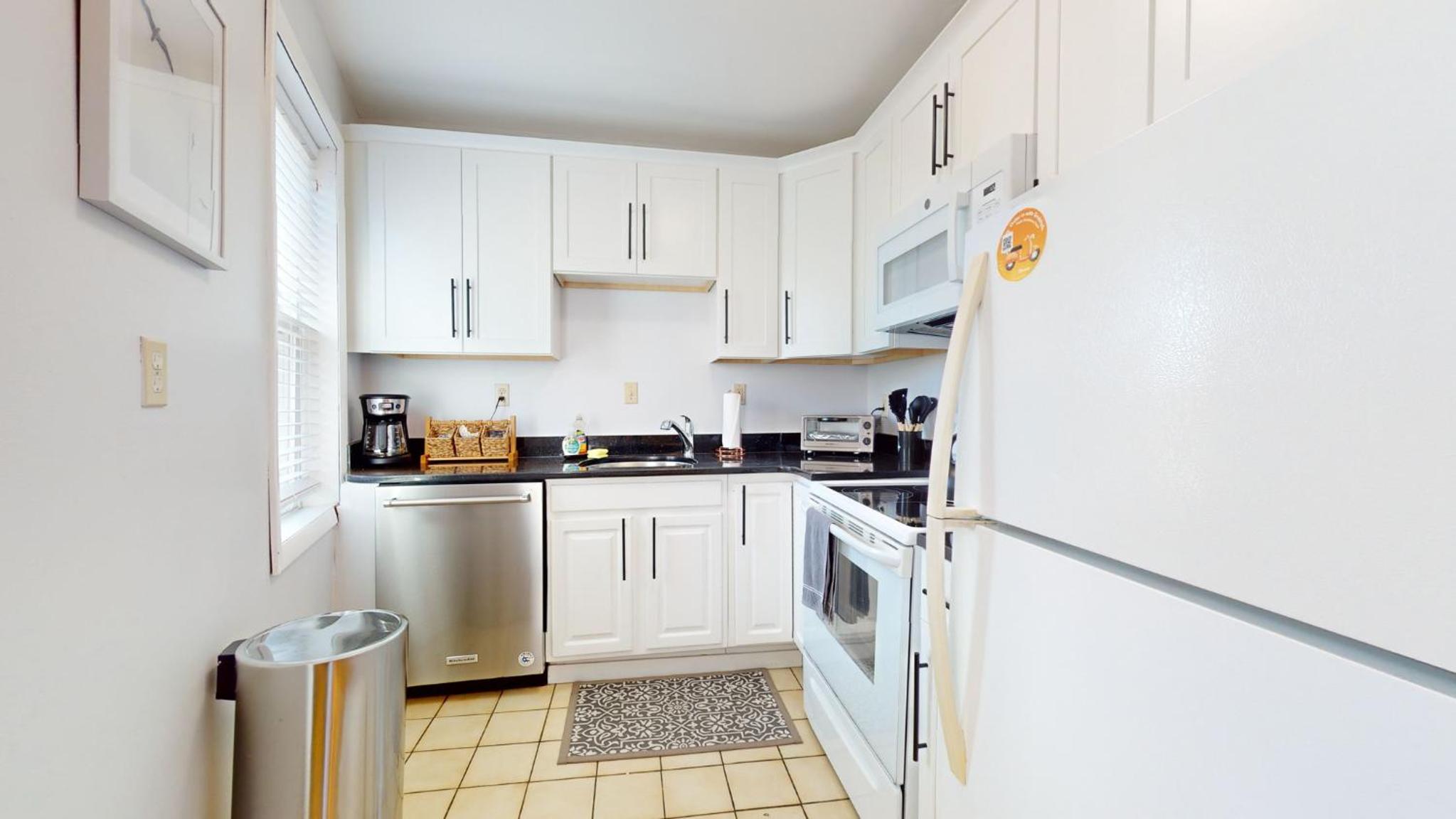 South End,2 bed, in unit lau,cen air, Northeastern