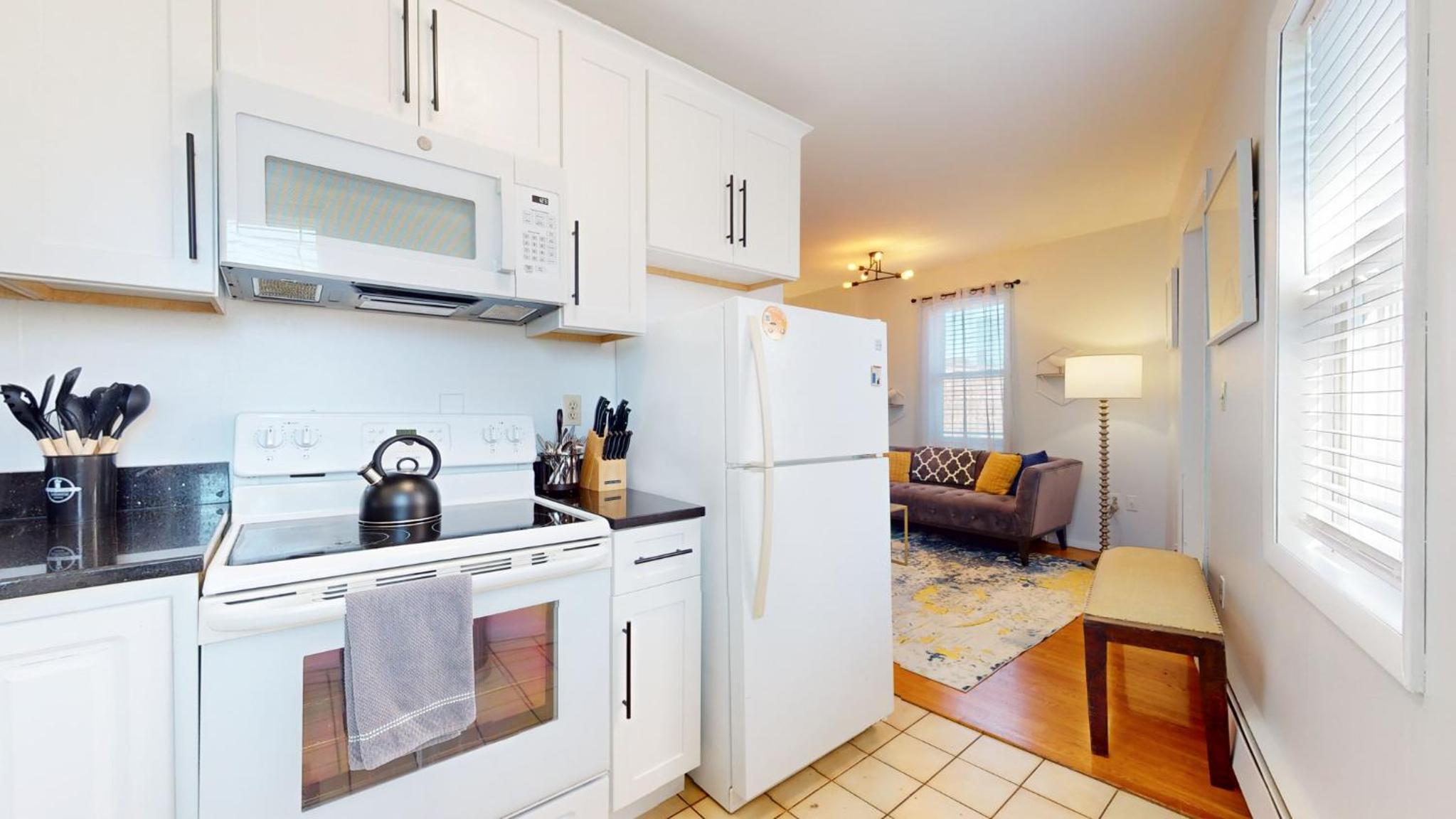 South End,2 bed, in unit lau,cen air, Northeastern photo 5