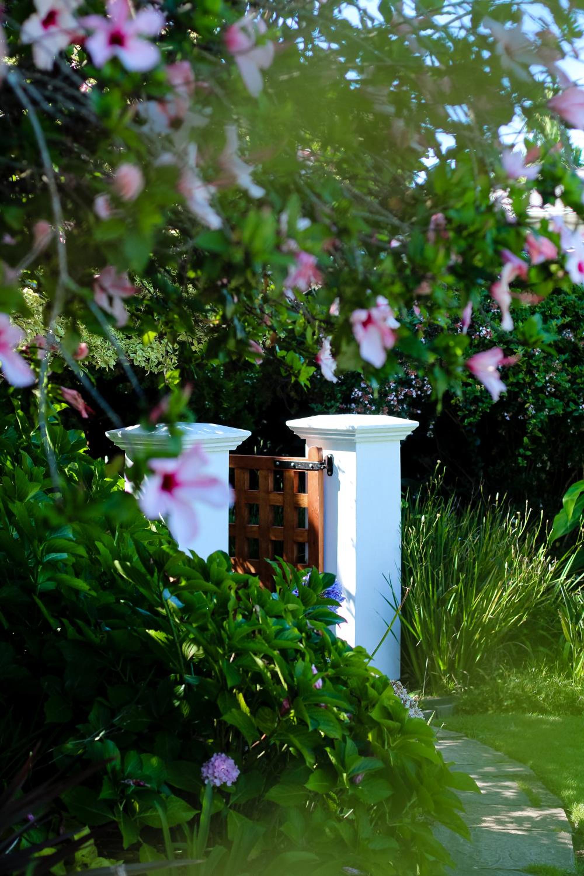 Whispering Oaks Guest House