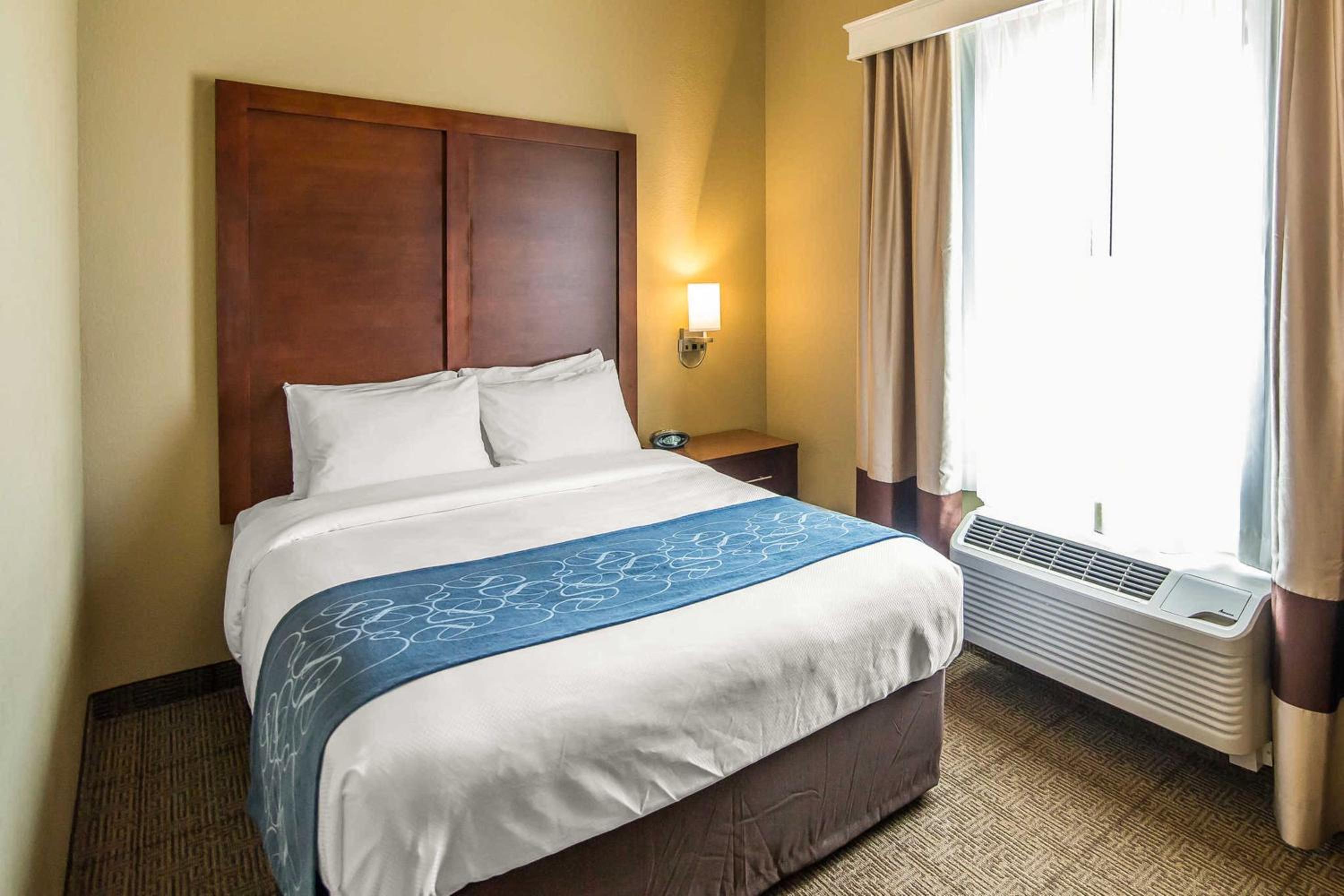 Dodge City Vacations - Comfort Suites - Dodge City - Property Image 10