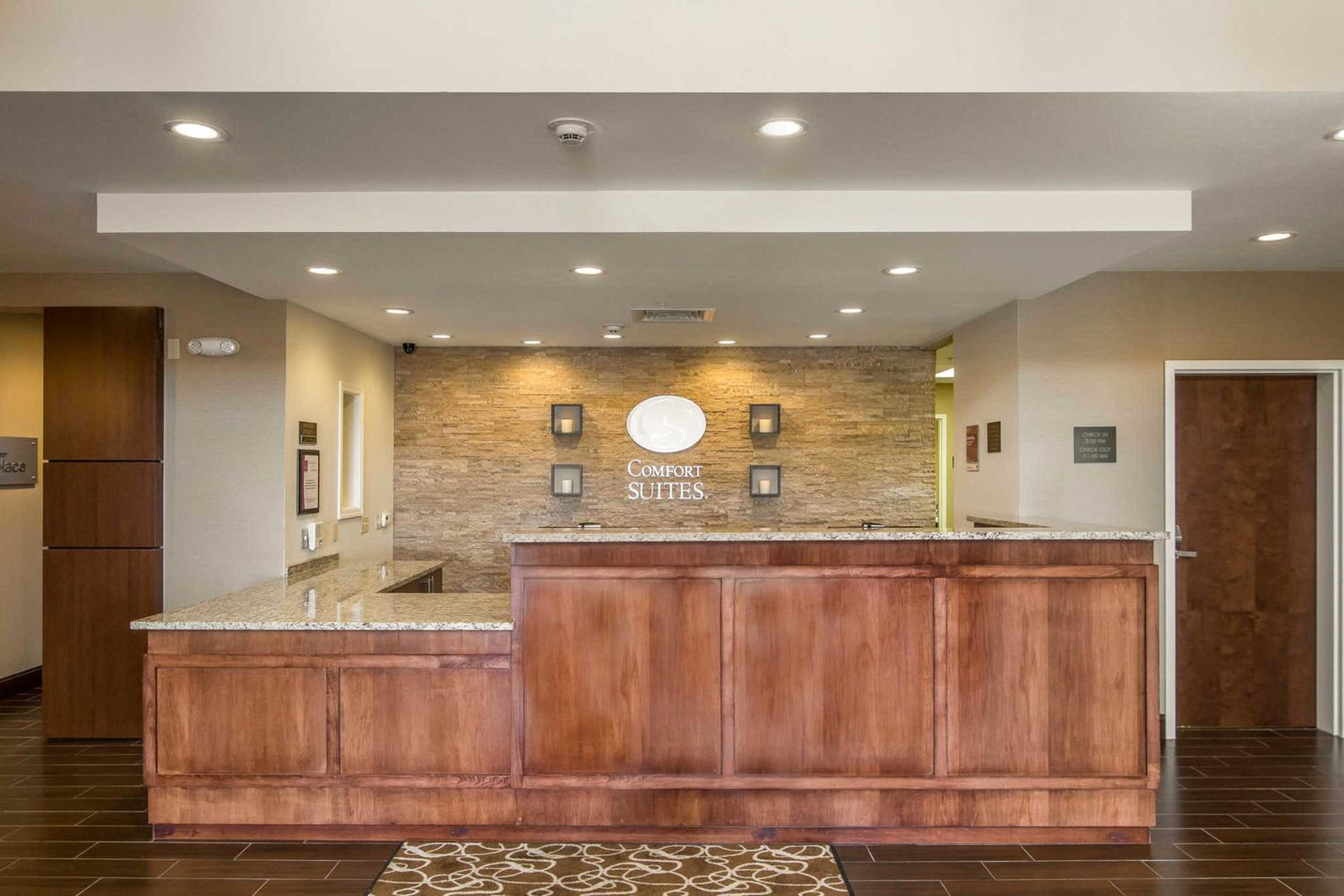 Dodge City Vacations - Comfort Suites - Dodge City - Property Image 3