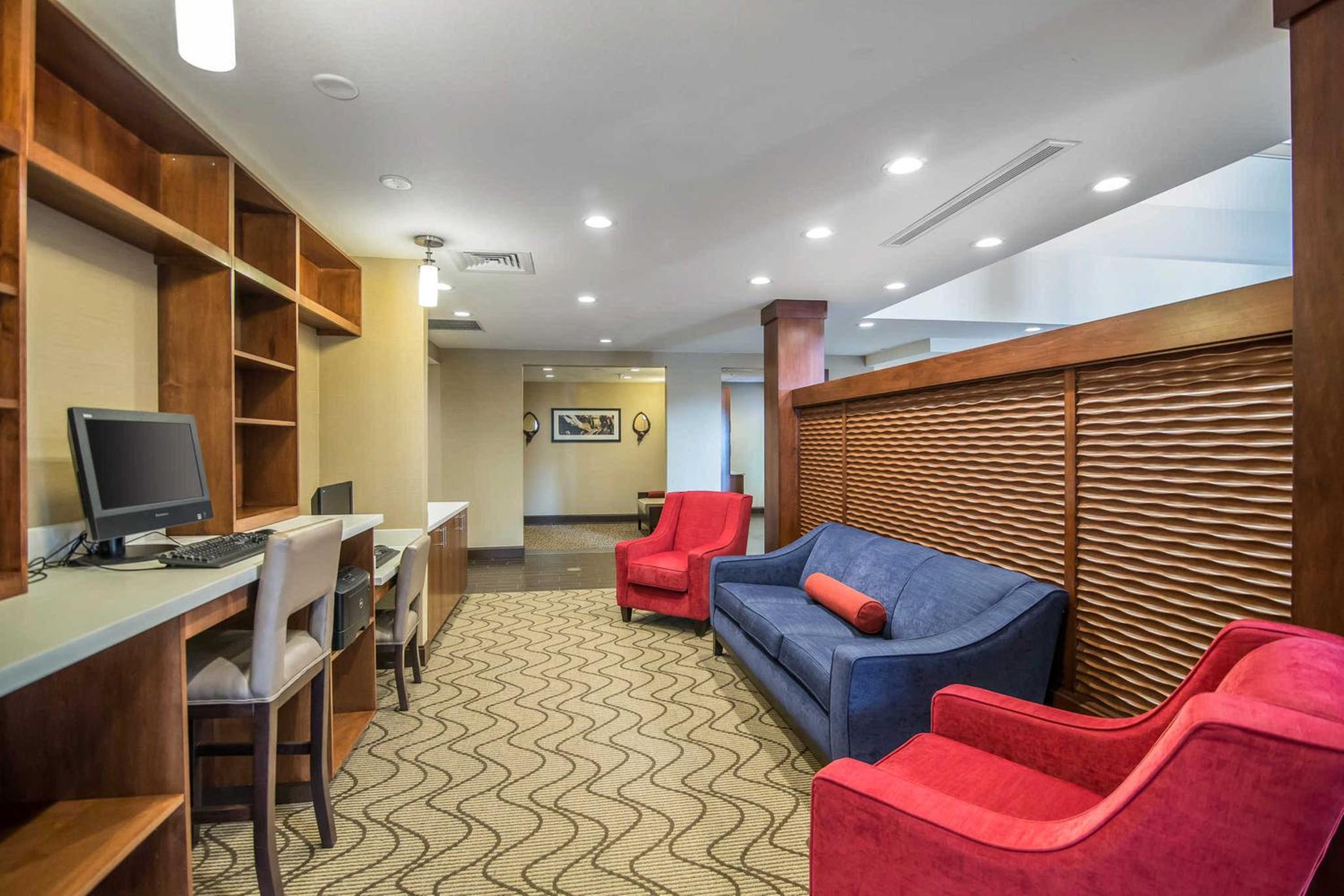 Dodge City Vacations - Comfort Suites - Dodge City - Property Image 22