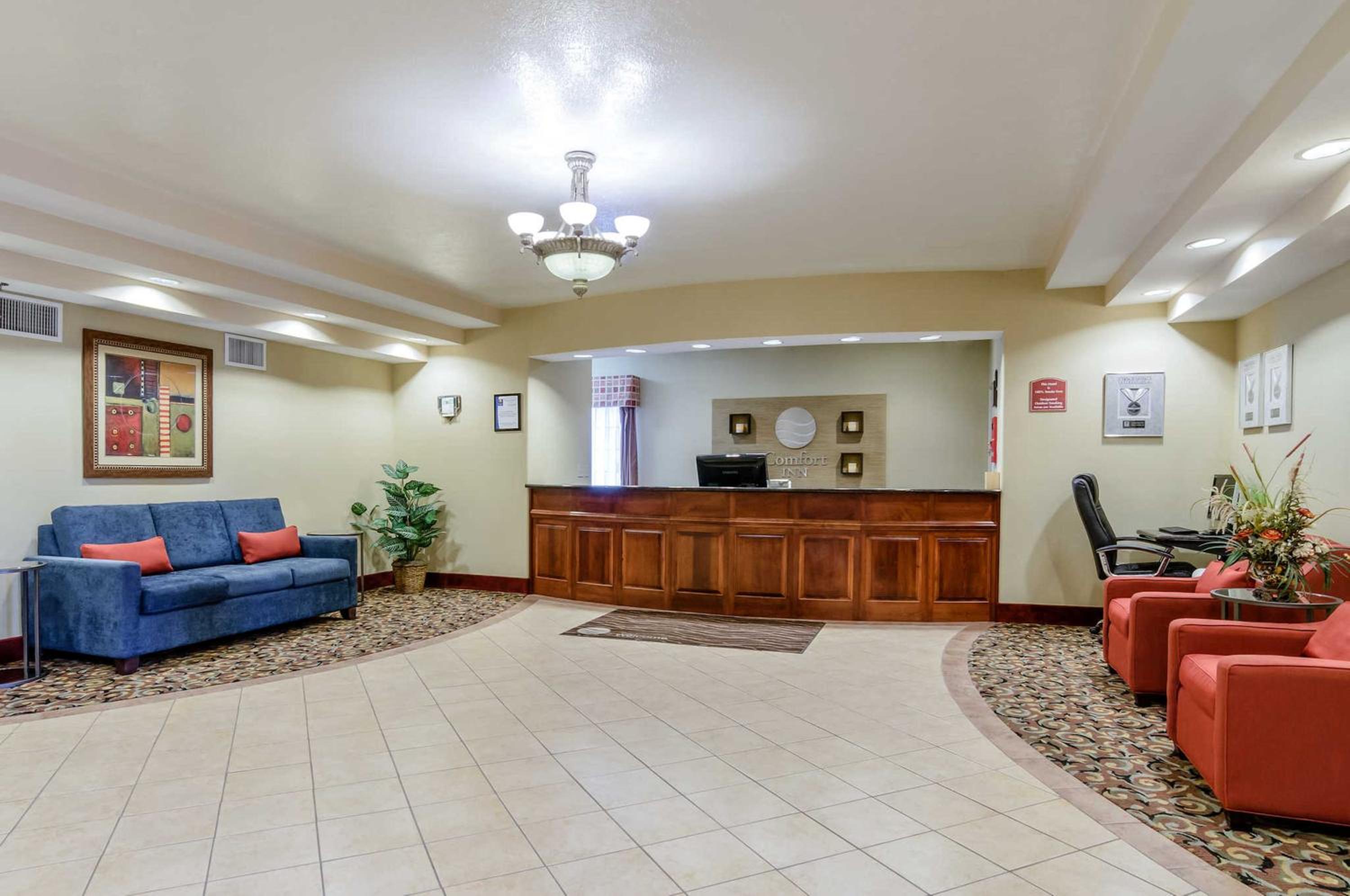 Super 8 by Wyndham Great Bend view 4