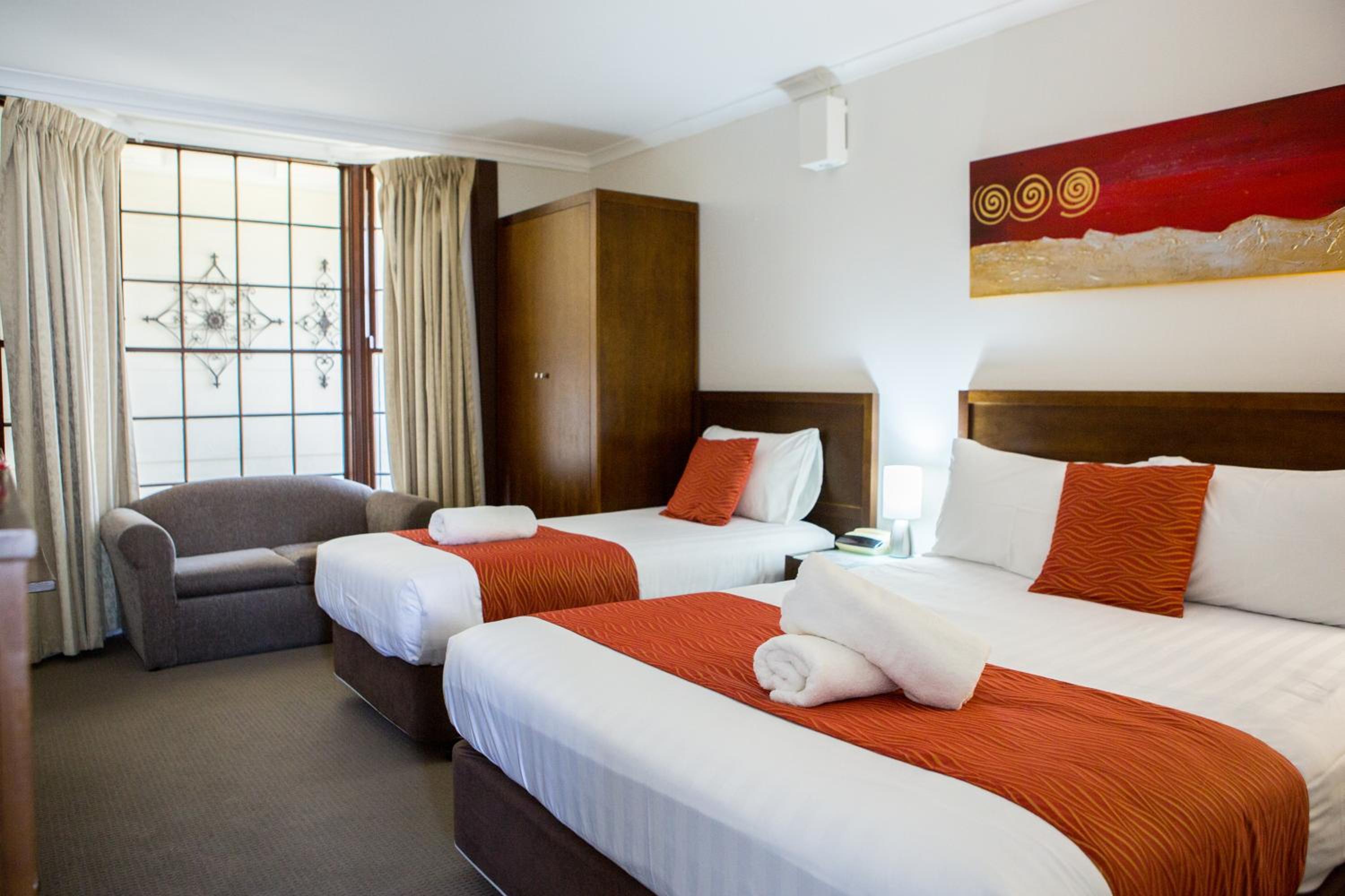 Colonial Lodge Motor Inn