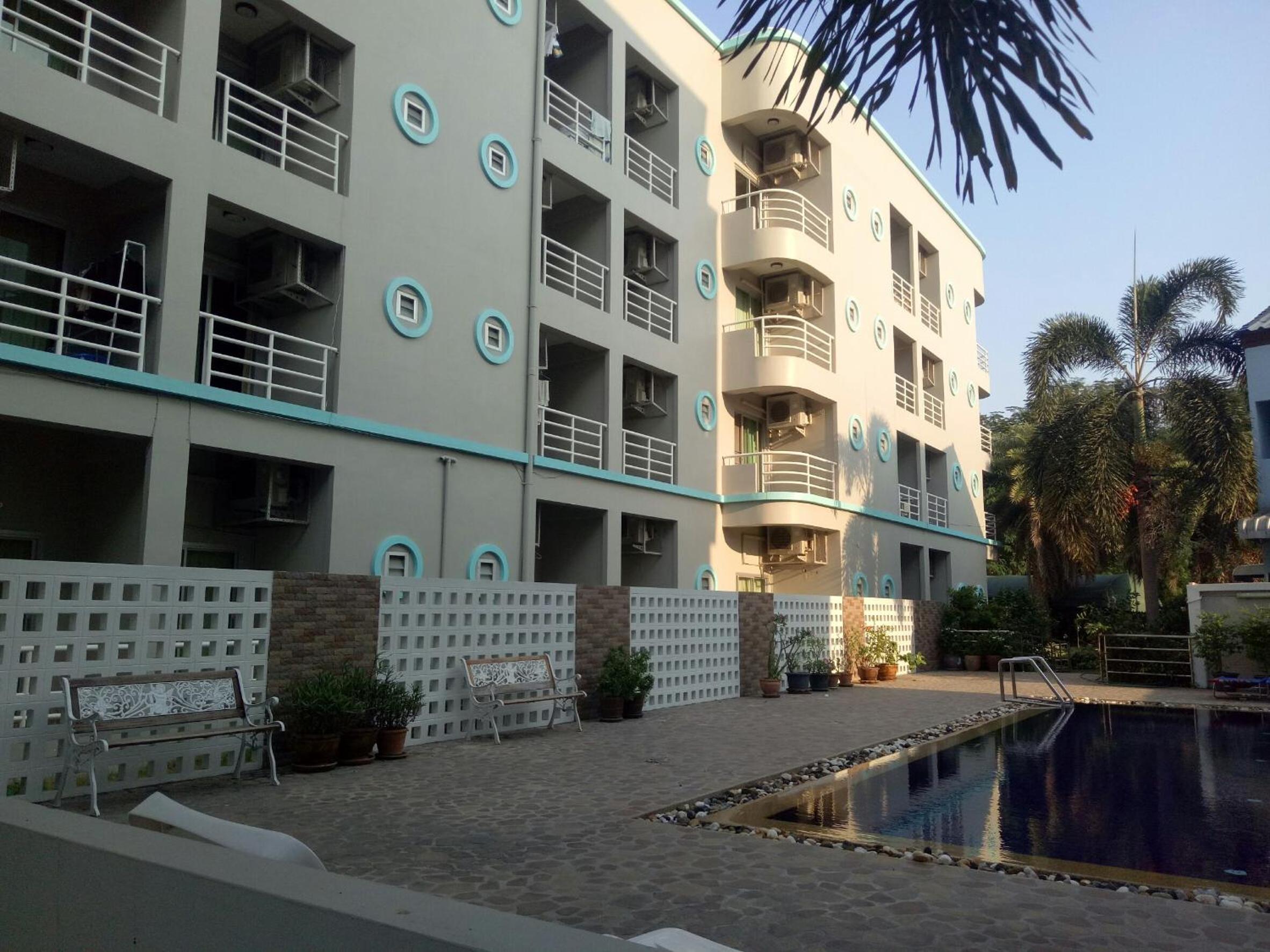 Lomsabai Apartments