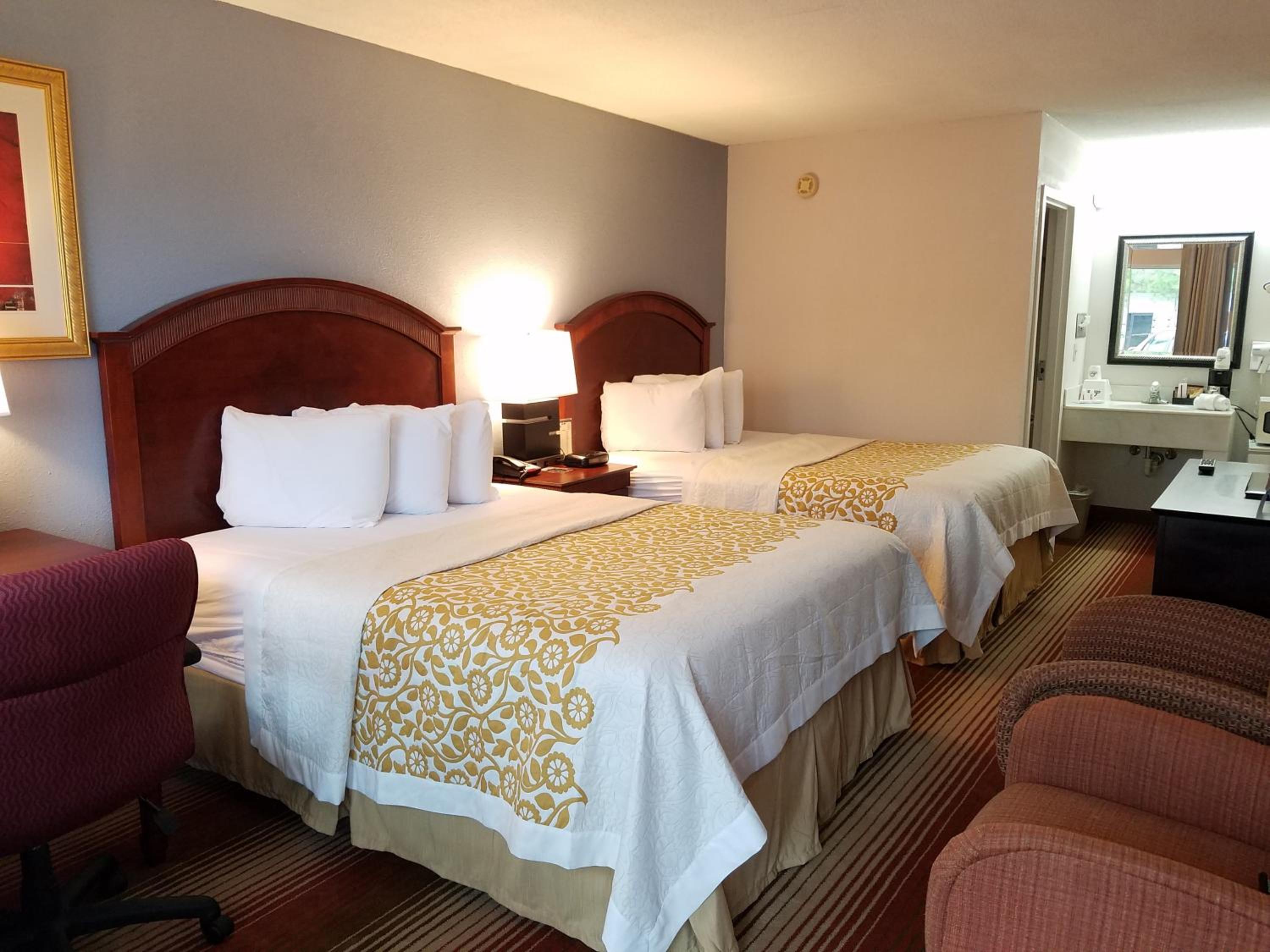 Richmond Vacations - Days Inn by Wyndham Richmond - Property Image 17