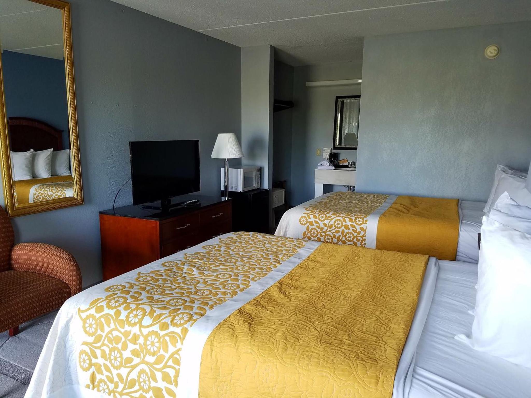 Richmond Vacations - Days Inn by Wyndham Richmond - Property Image 19