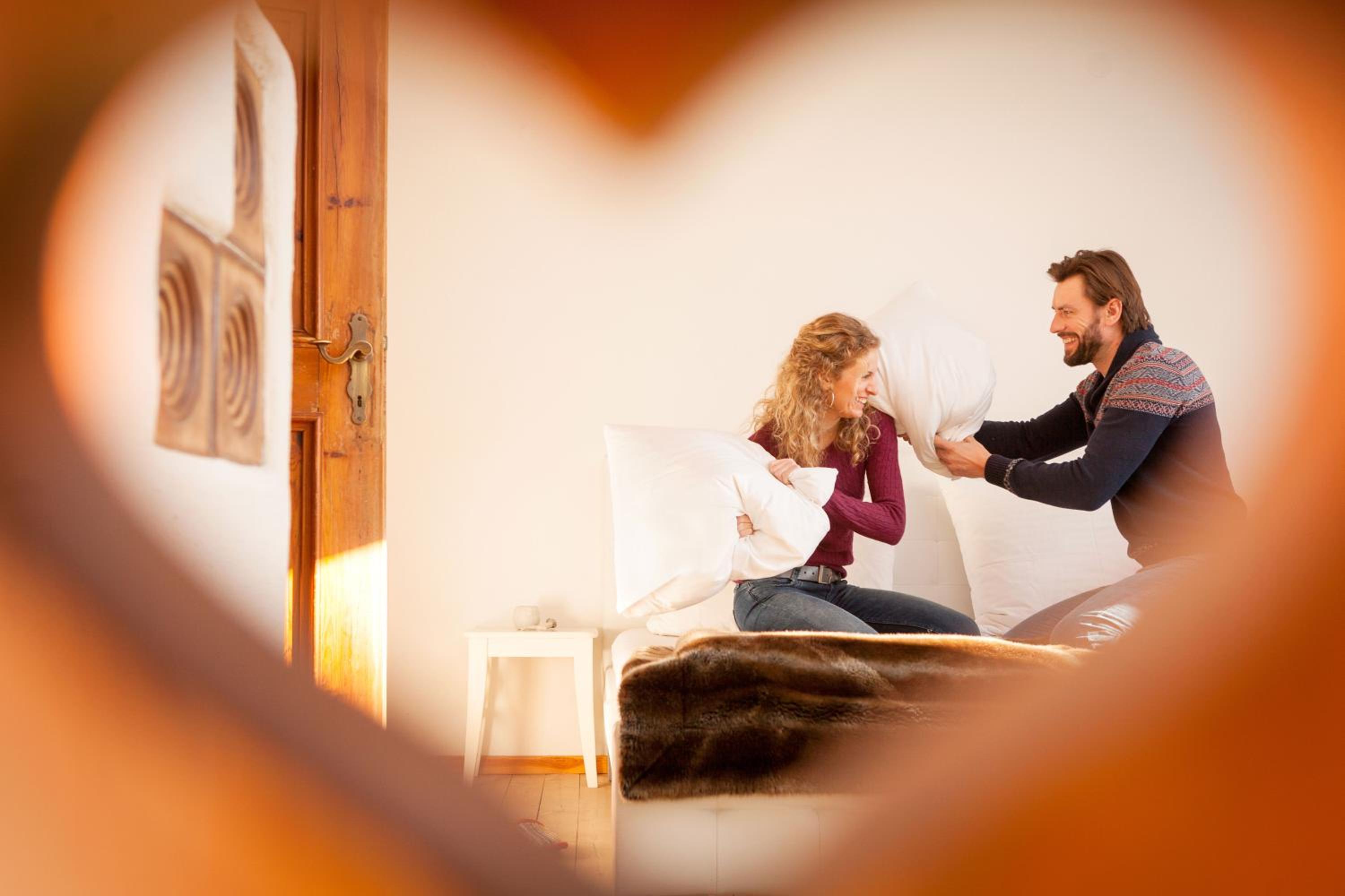Forest Chalet, all famous ski areas around us, 15 min to city of salzburg, mountainview, panorama sauna, bath whirlpool, fire pit in garden up to 10 p