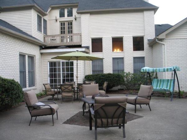 Spruce Hill Inn & Cottages