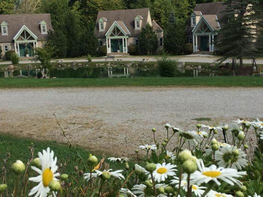 Spruce Hill Inn & Cottages