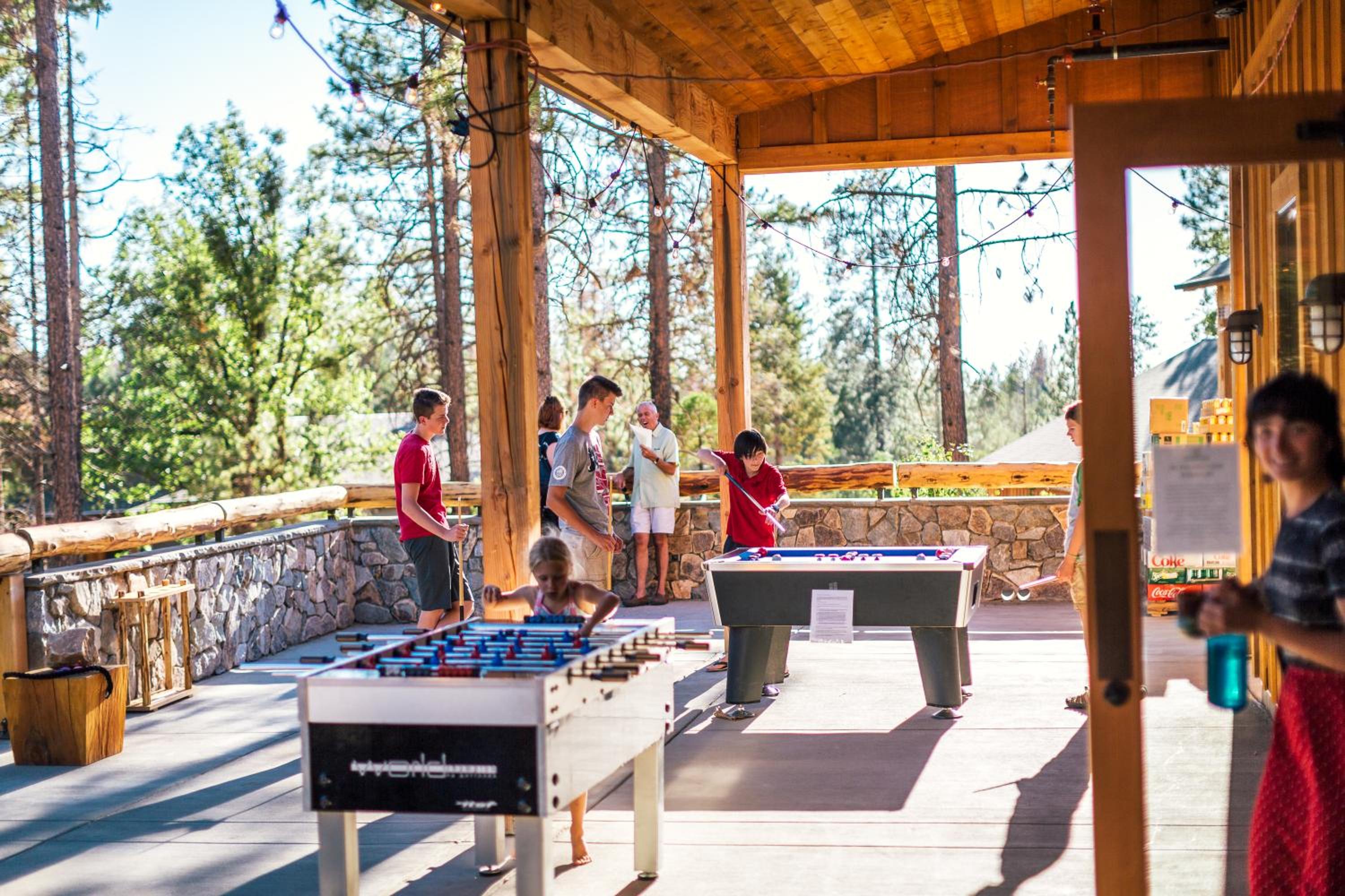 Rush Creek Lodge at Yosemite