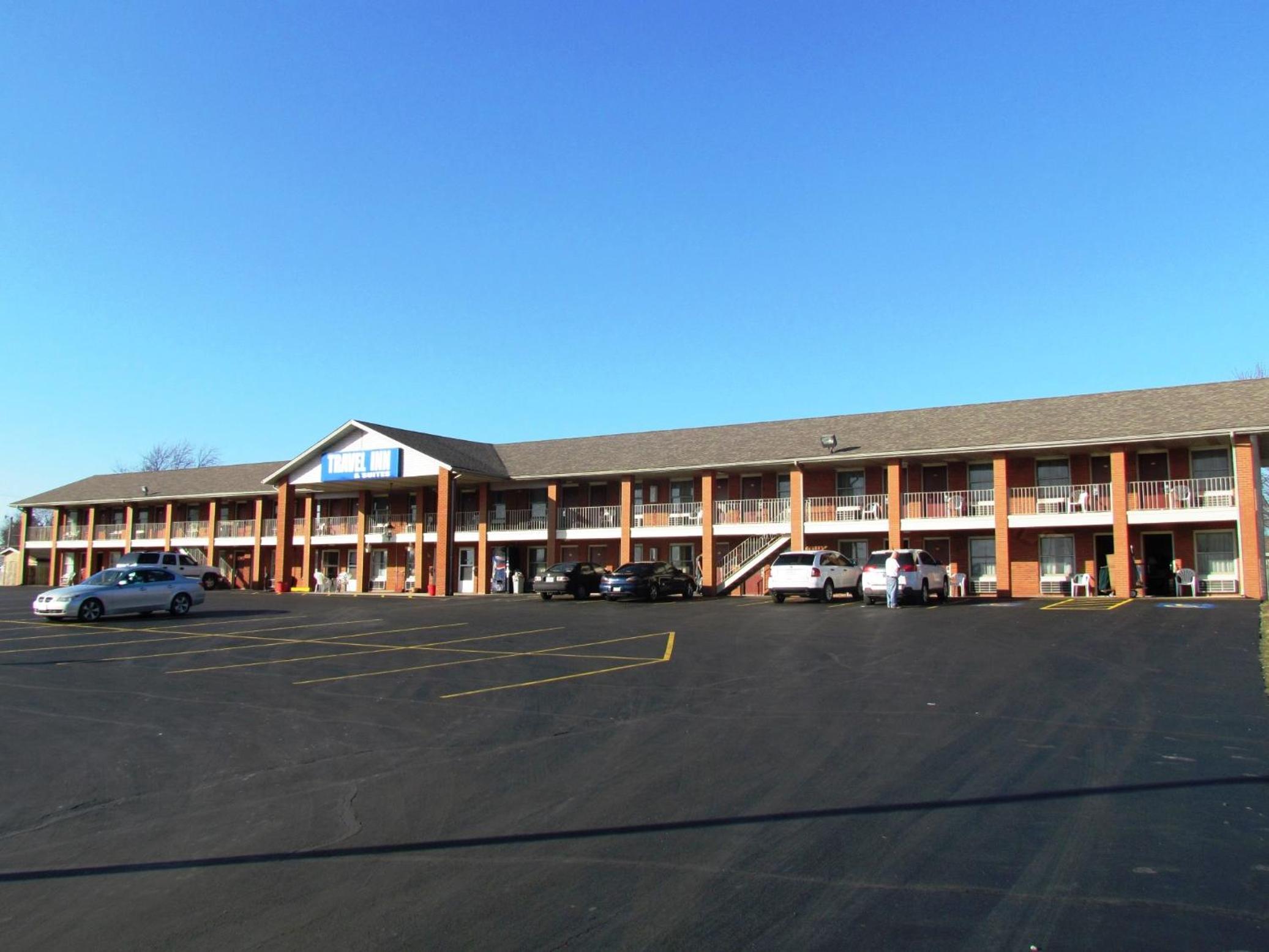 Frankfort Vacations - Travel Inn  Suites - Property Image 1
