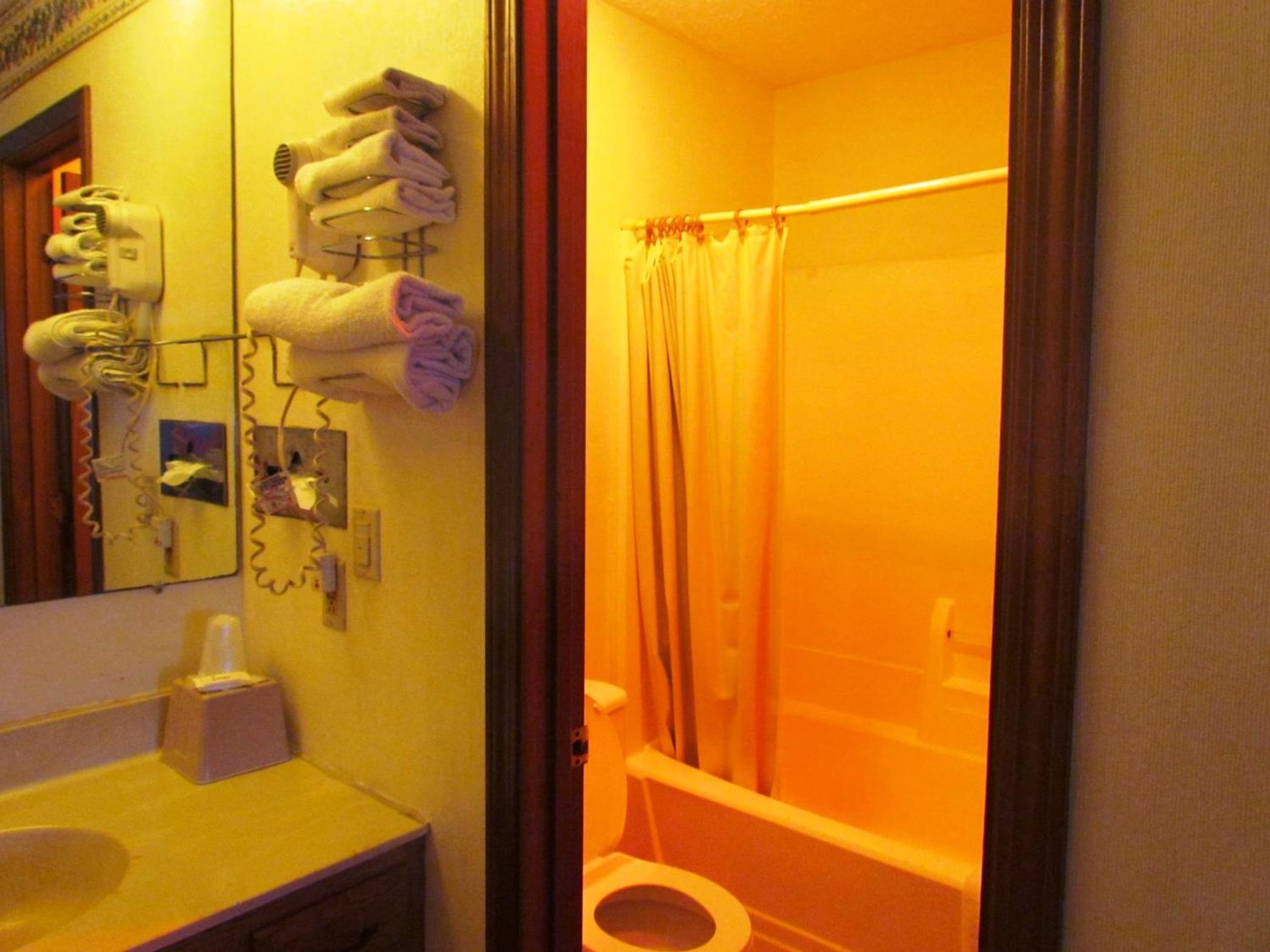 Travel Inn & Suites