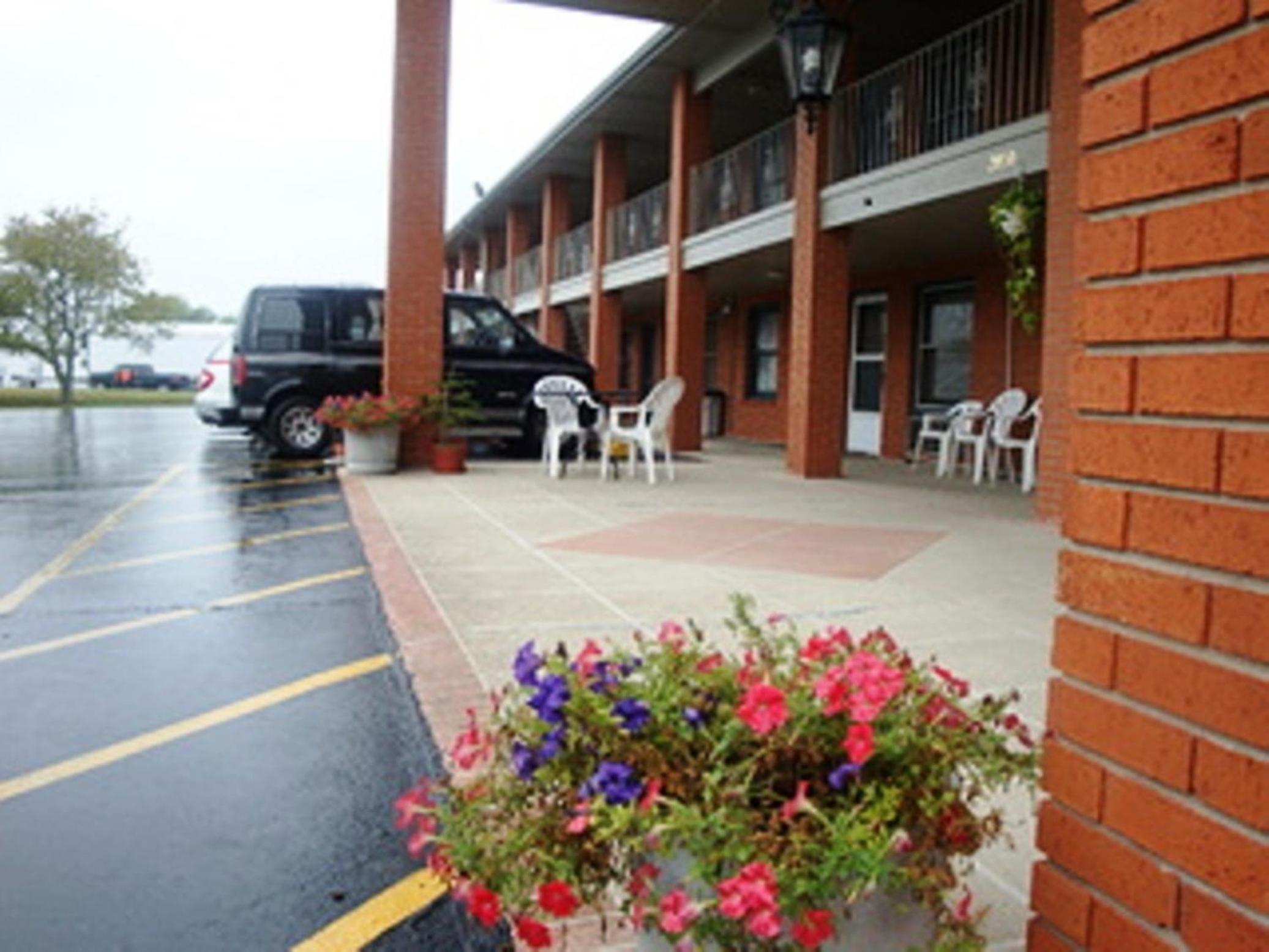 Frankfort Vacations - Travel Inn  Suites - Property Image 4
